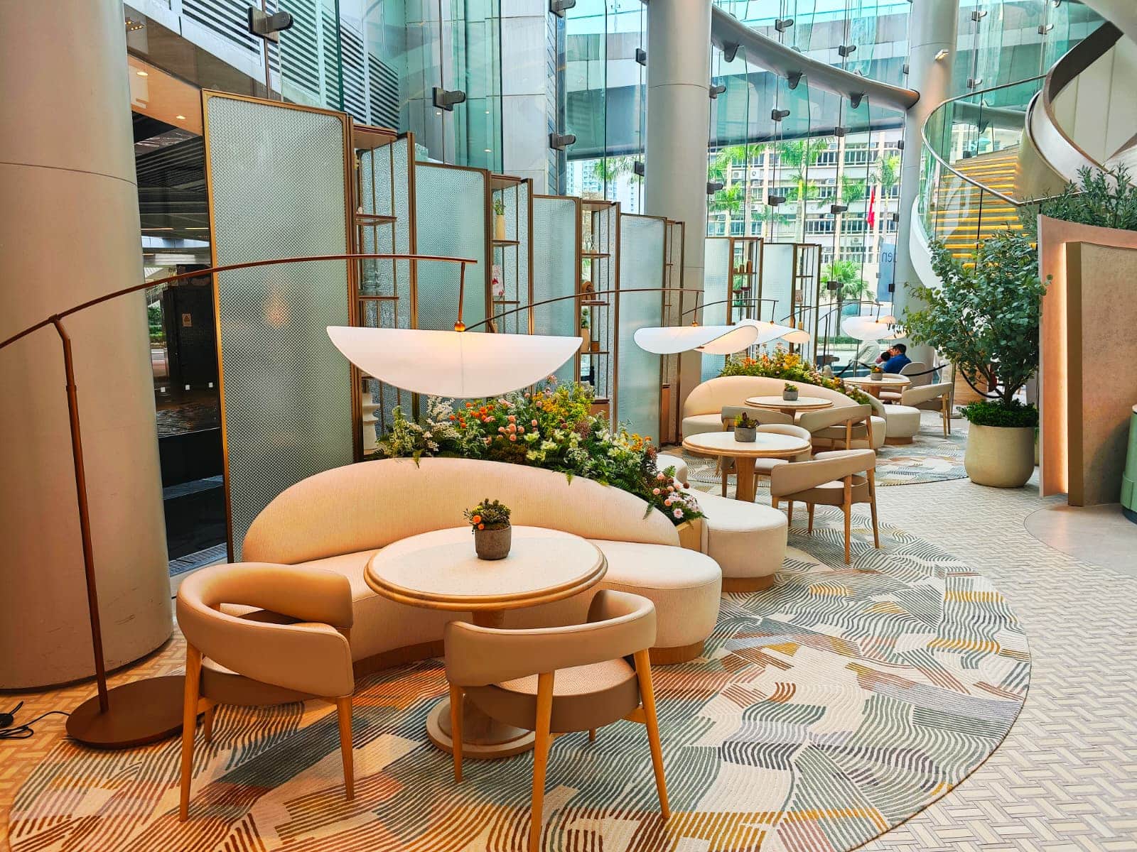 九龍東帝苑酒店 (前身:香港九龍東皇冠假日酒店)The Royal Garden Kowloon East