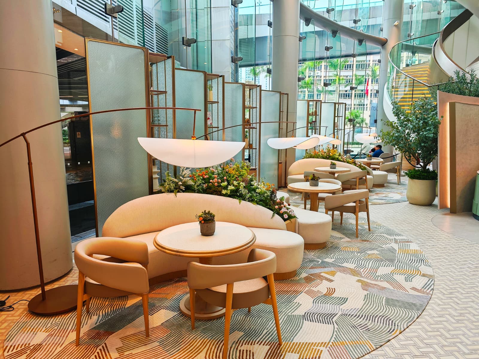 九龍東帝苑酒店 (前身:香港九龍東皇冠假日酒店)The Royal Garden Kowloon East