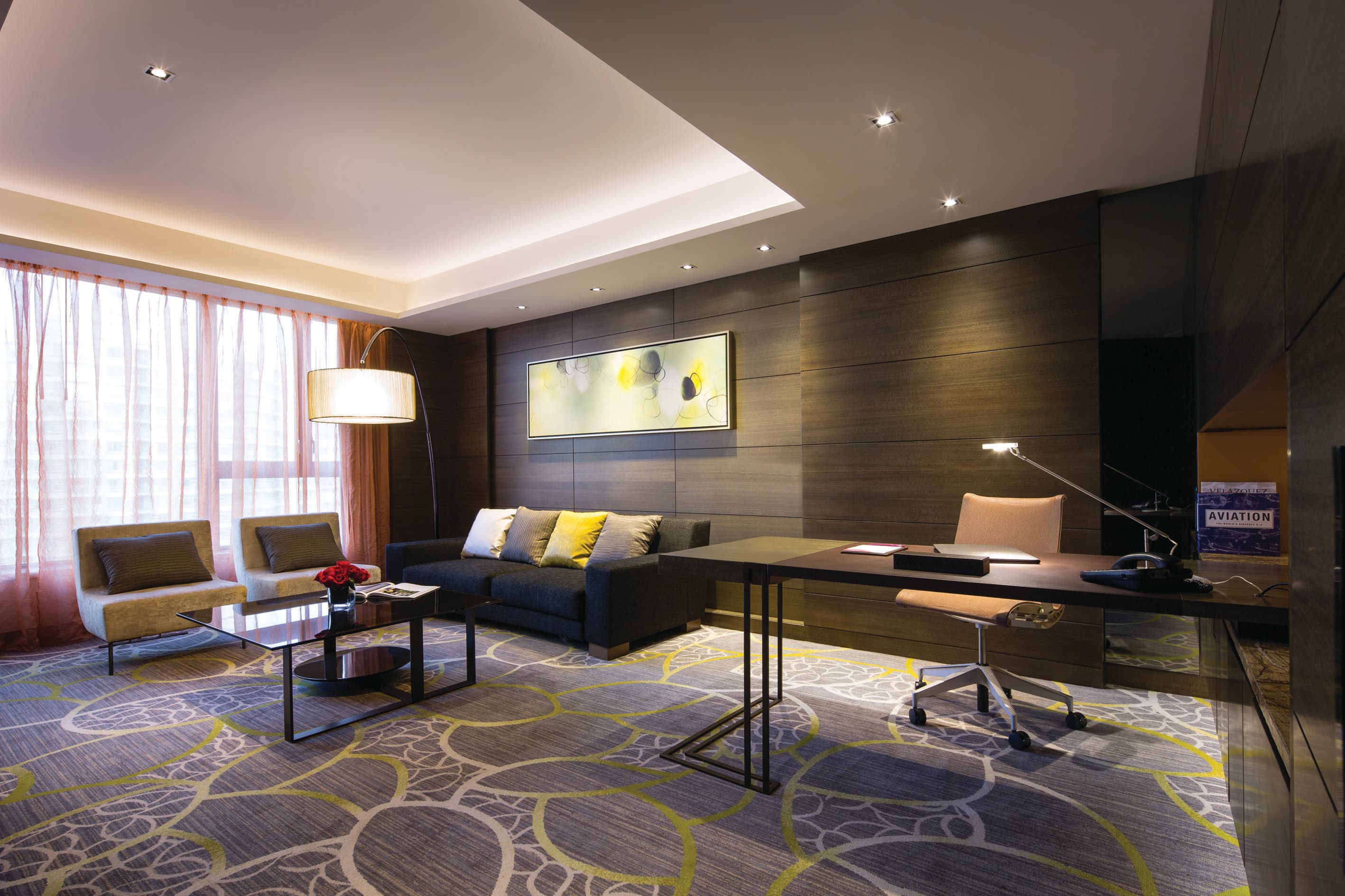 九龍東帝苑酒店 (前身:香港九龍東皇冠假日酒店)The Royal Garden Kowloon East