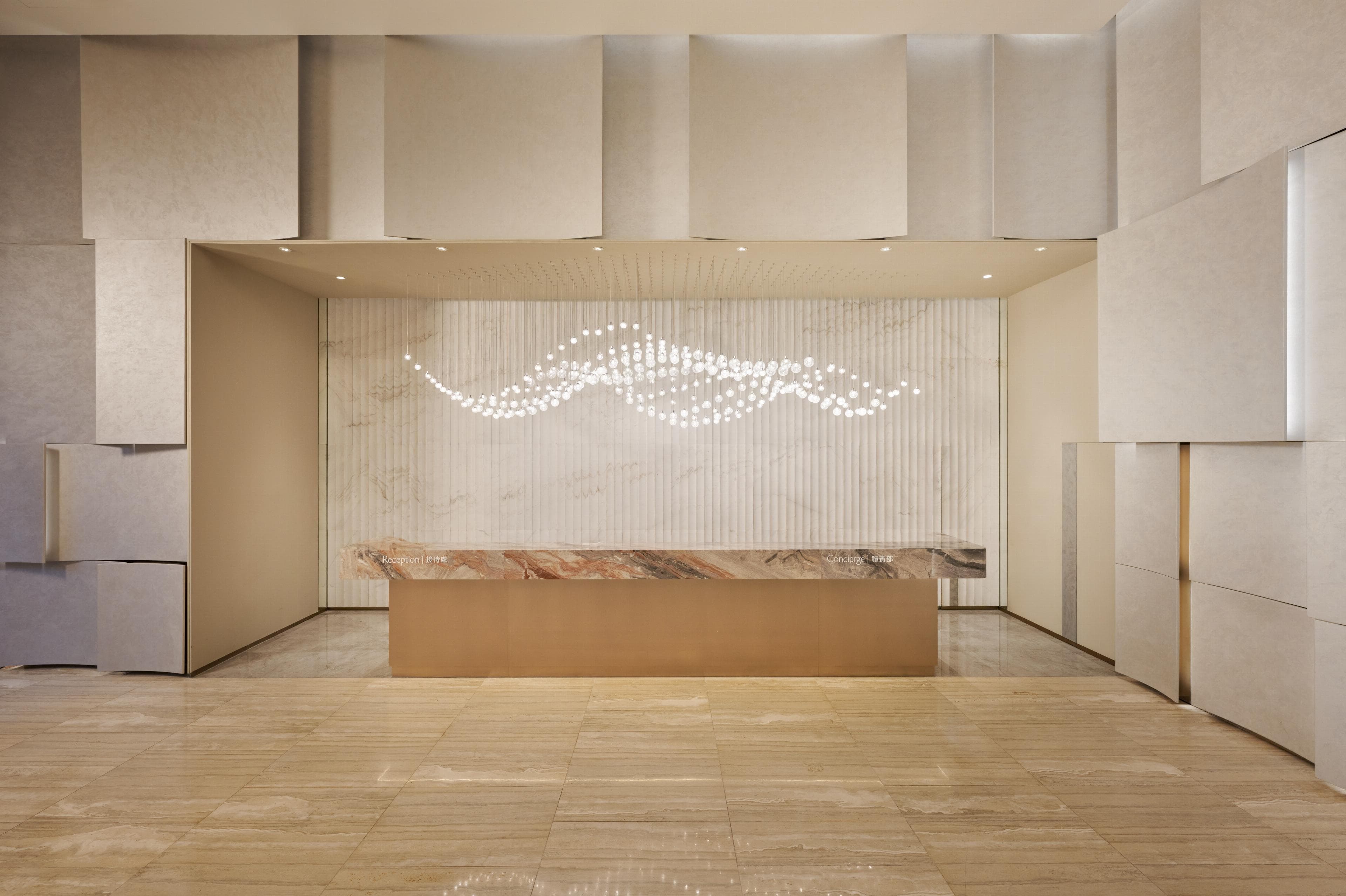 九龍東帝苑酒店 (前身:香港九龍東皇冠假日酒店)The Royal Garden Kowloon East