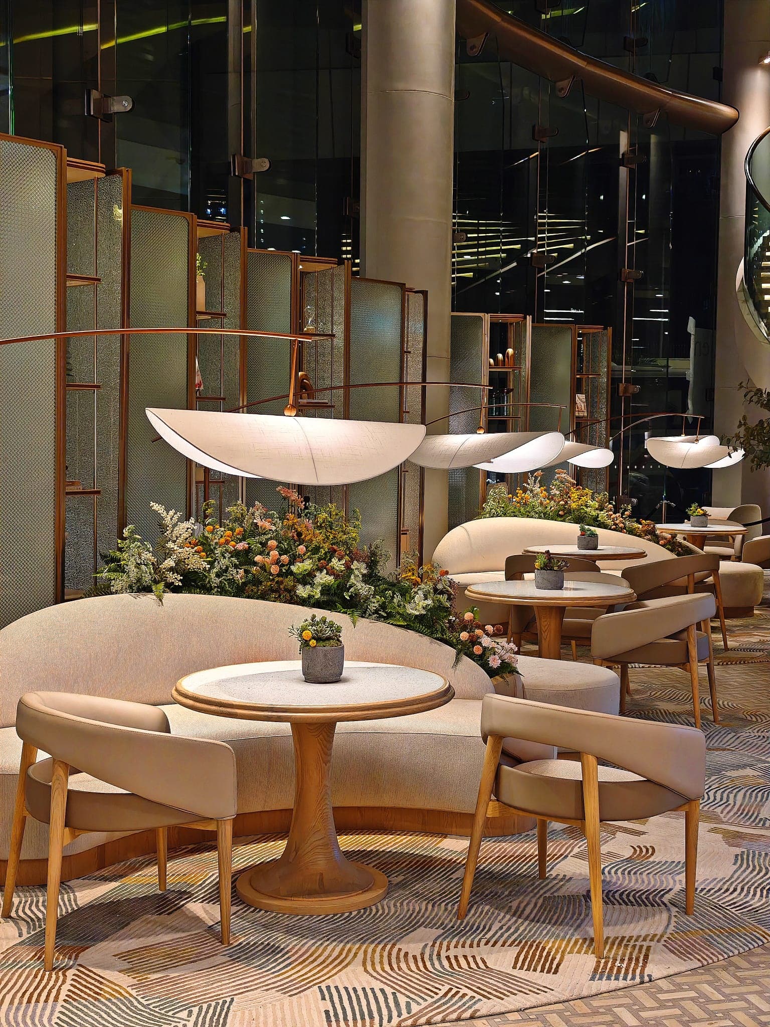 九龍東帝苑酒店 (前身:香港九龍東皇冠假日酒店)The Royal Garden Kowloon East