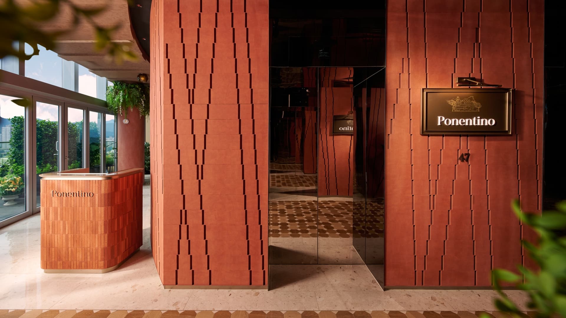 九龍東帝苑酒店 (前身:香港九龍東皇冠假日酒店)The Royal Garden Kowloon East