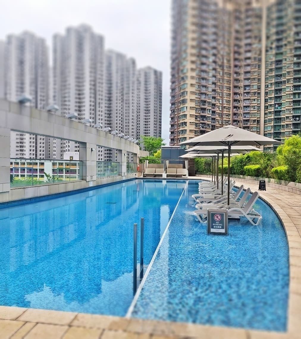 九龍東帝苑酒店 (前身:香港九龍東皇冠假日酒店)The Royal Garden Kowloon East