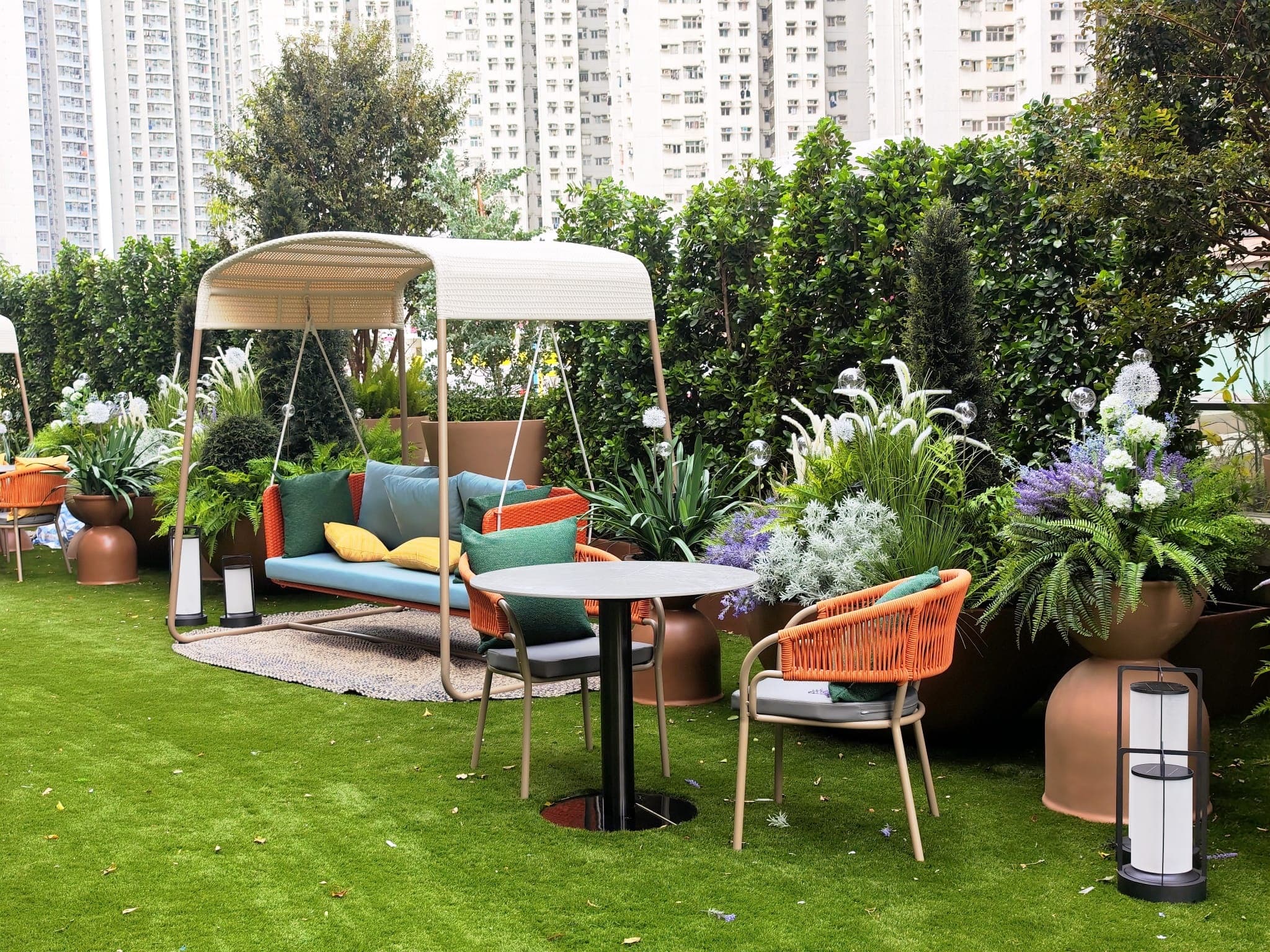 九龍東帝苑酒店 (前身:香港九龍東皇冠假日酒店)The Royal Garden Kowloon East