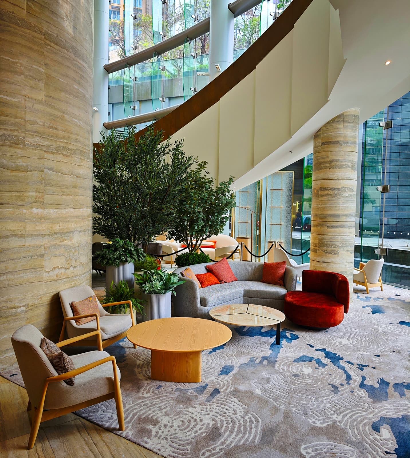 九龍東帝苑酒店 (前身:香港九龍東皇冠假日酒店)The Royal Garden Kowloon East