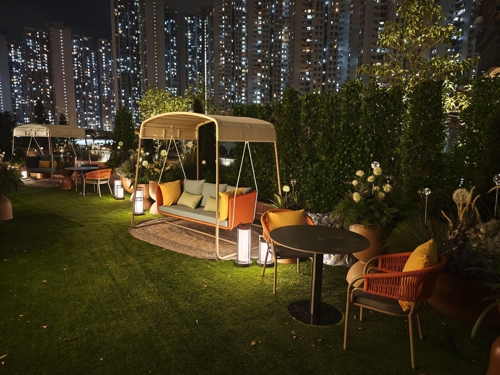 九龍東帝苑酒店 (前身:香港九龍東皇冠假日酒店)The Royal Garden Kowloon East
