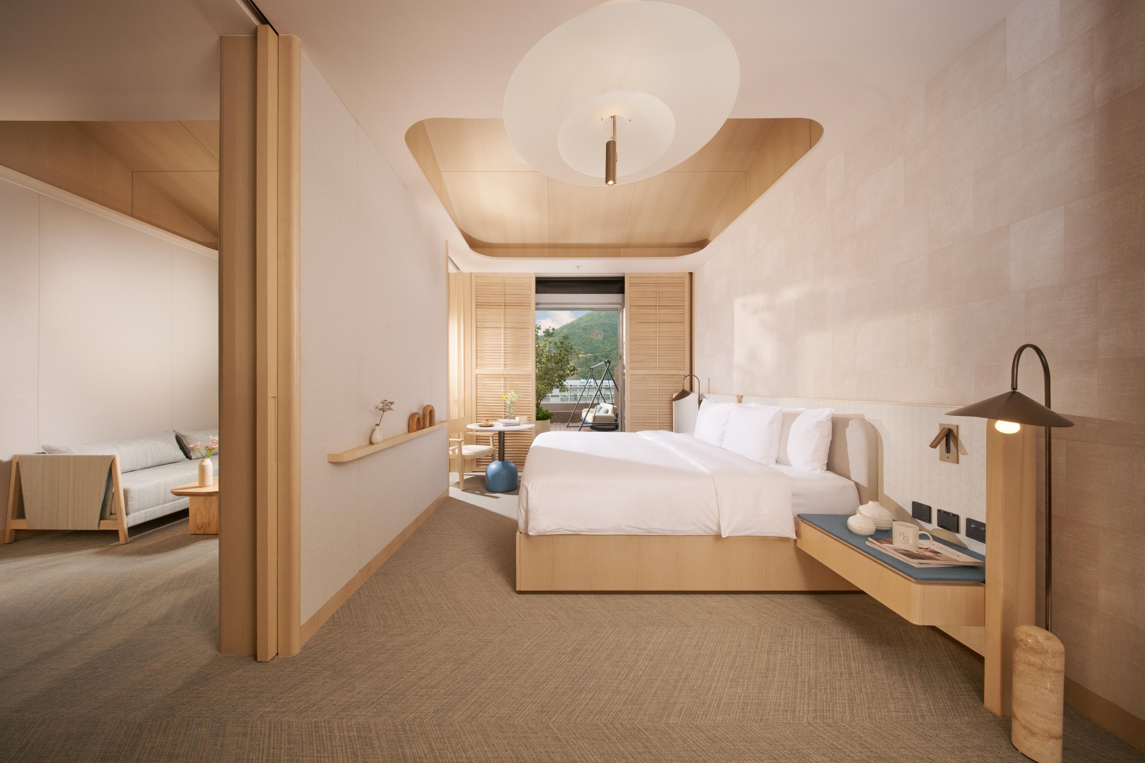 九龍東帝苑酒店 (前身:香港九龍東皇冠假日酒店)The Royal Garden Kowloon East