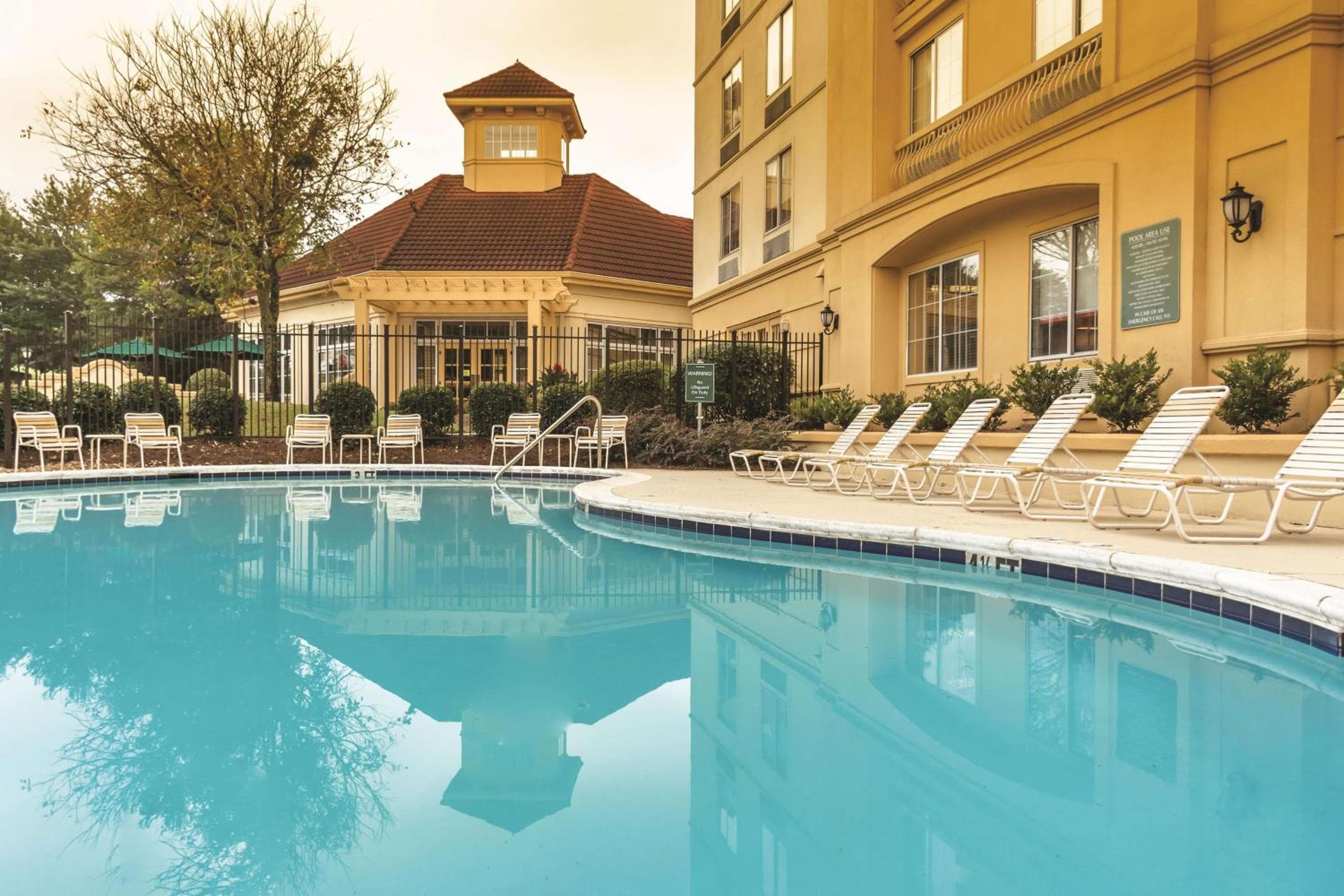 La Quinta Inn and Suites by Wyndham Atlanta Ballpark Galleria