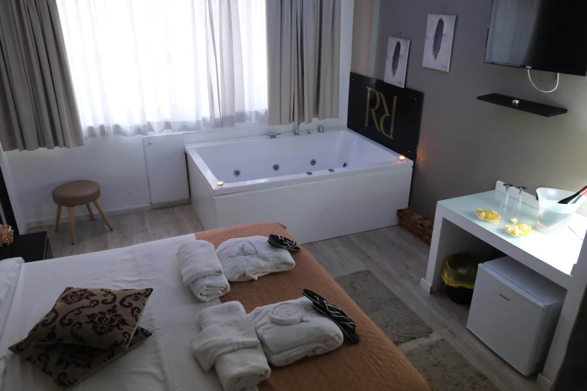 Royalty Rooms & Spa