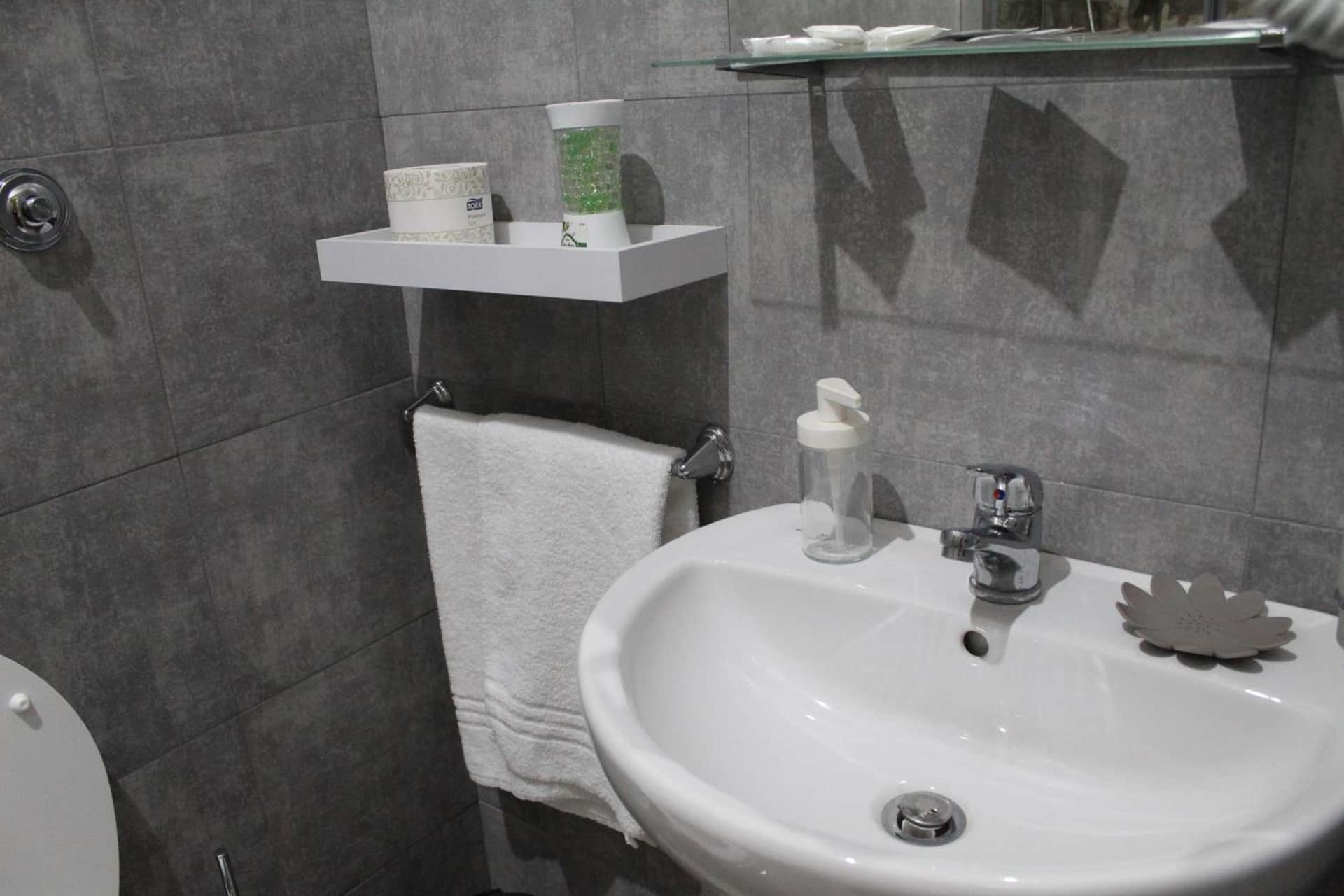 Royalty Rooms & Spa