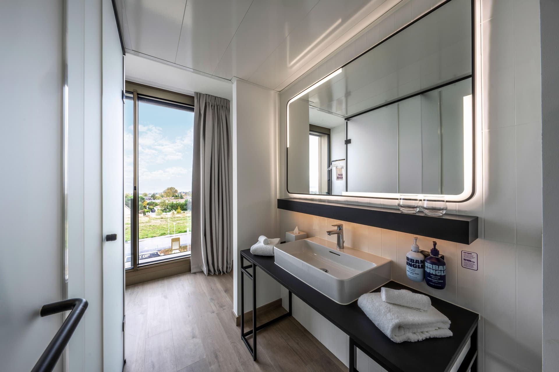 Yotel Lake Geneva