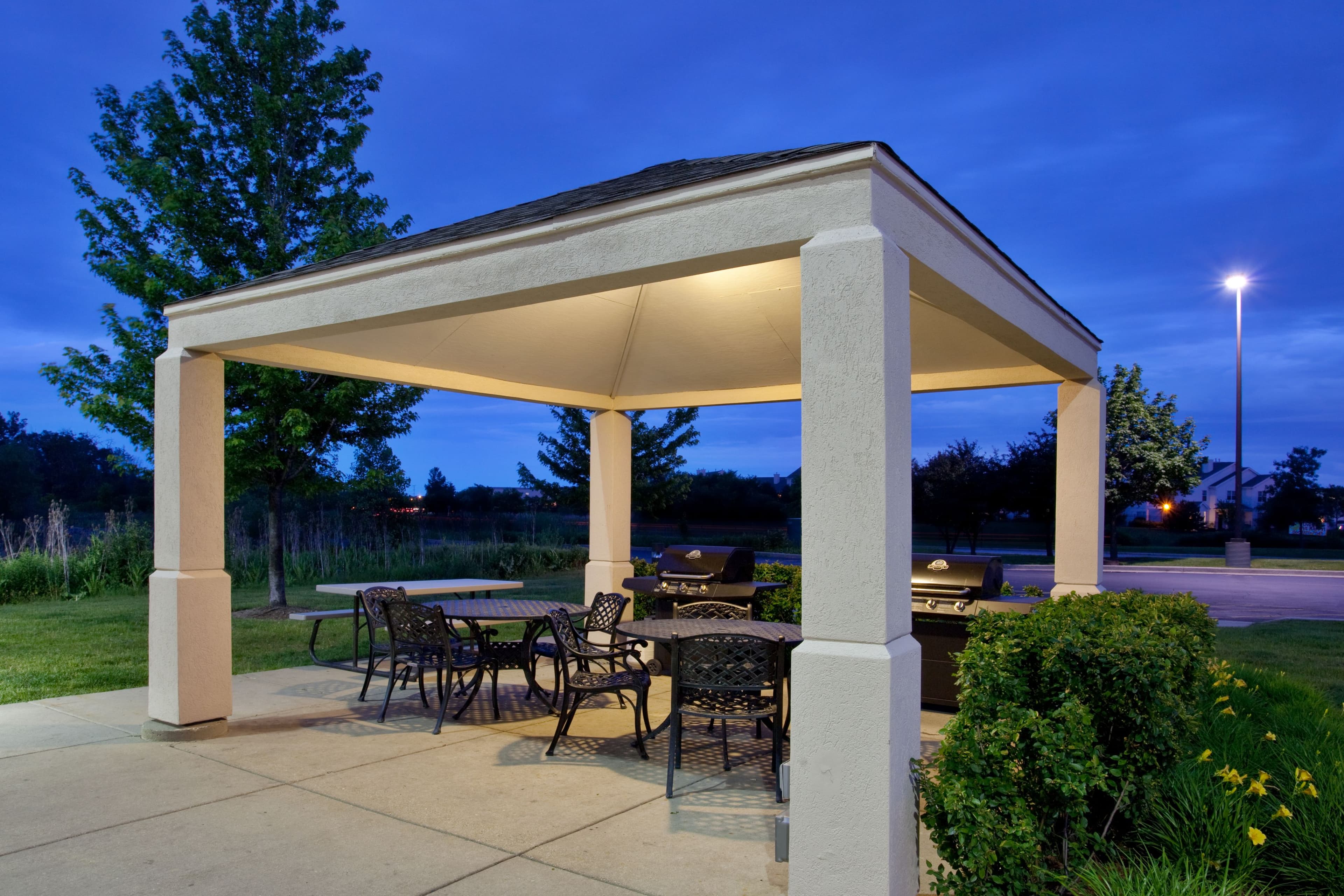 Sonesta Simply Suites Chicago Waukegan