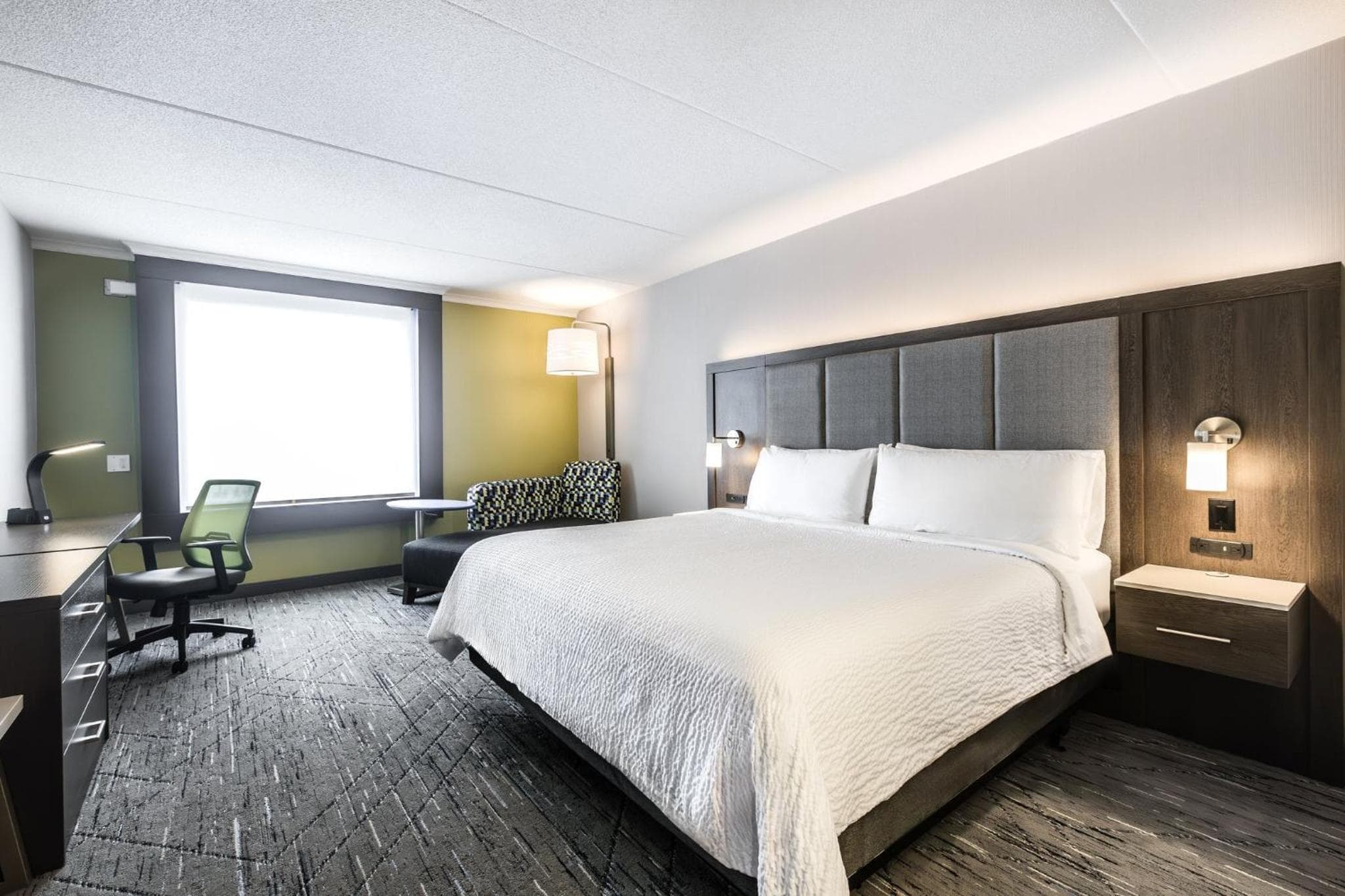 Holiday Inn Express & Suites - Toronto Airport South, an IHG Hotel
