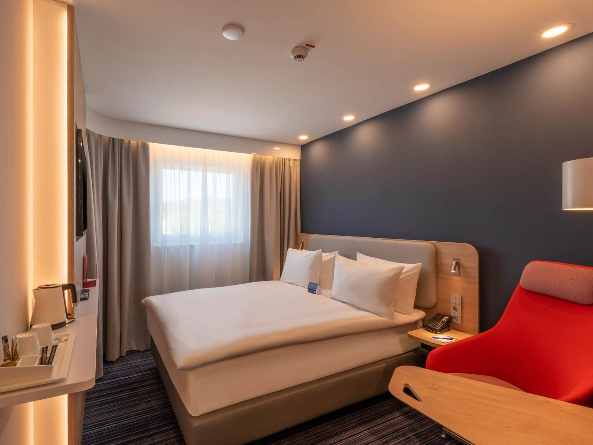 Holiday Inn Express - Hamburg South A7-AS42, an IHG Hotel