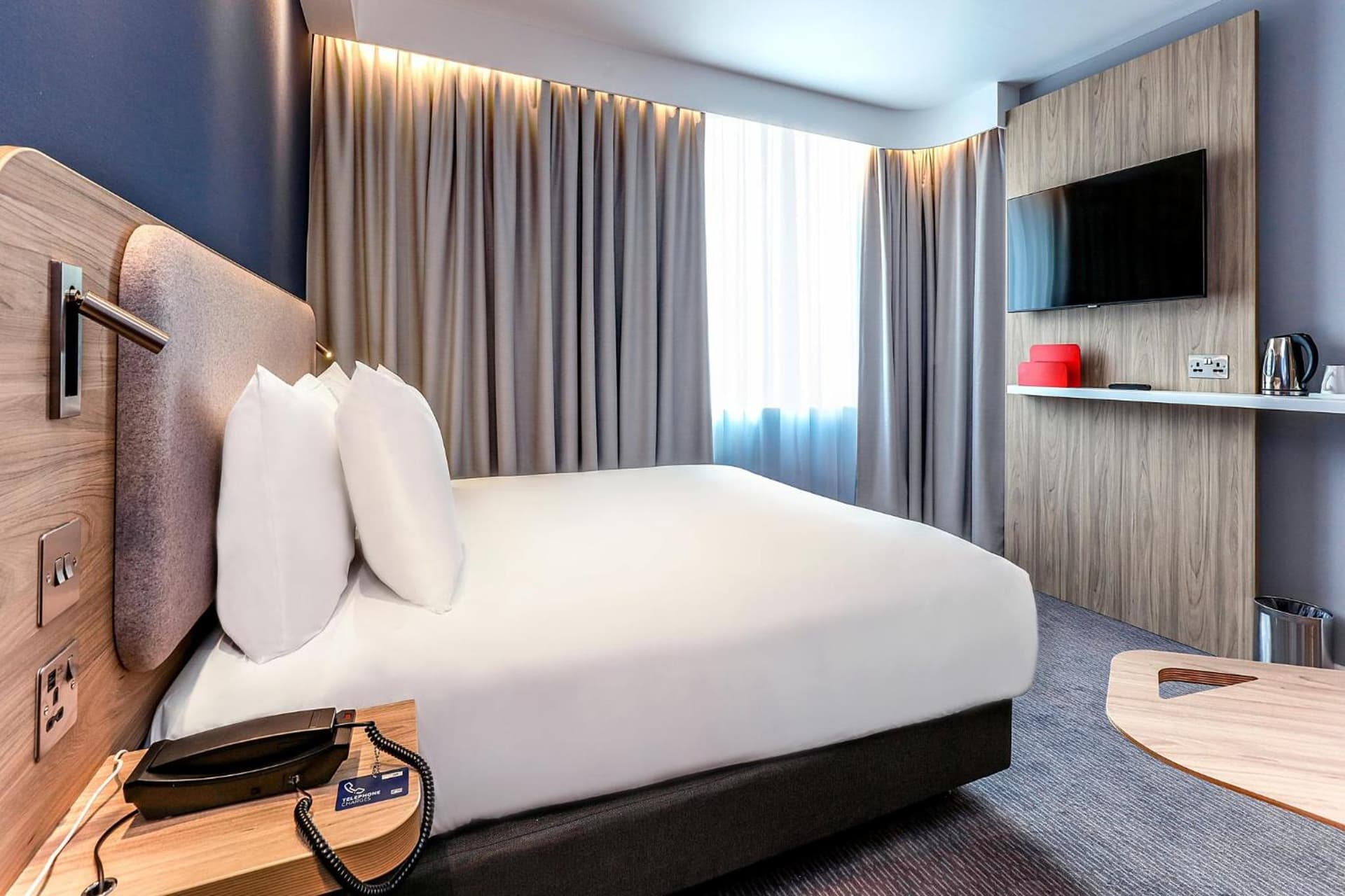 Holiday Inn Express - Hamburg South A7-AS42, an IHG Hotel