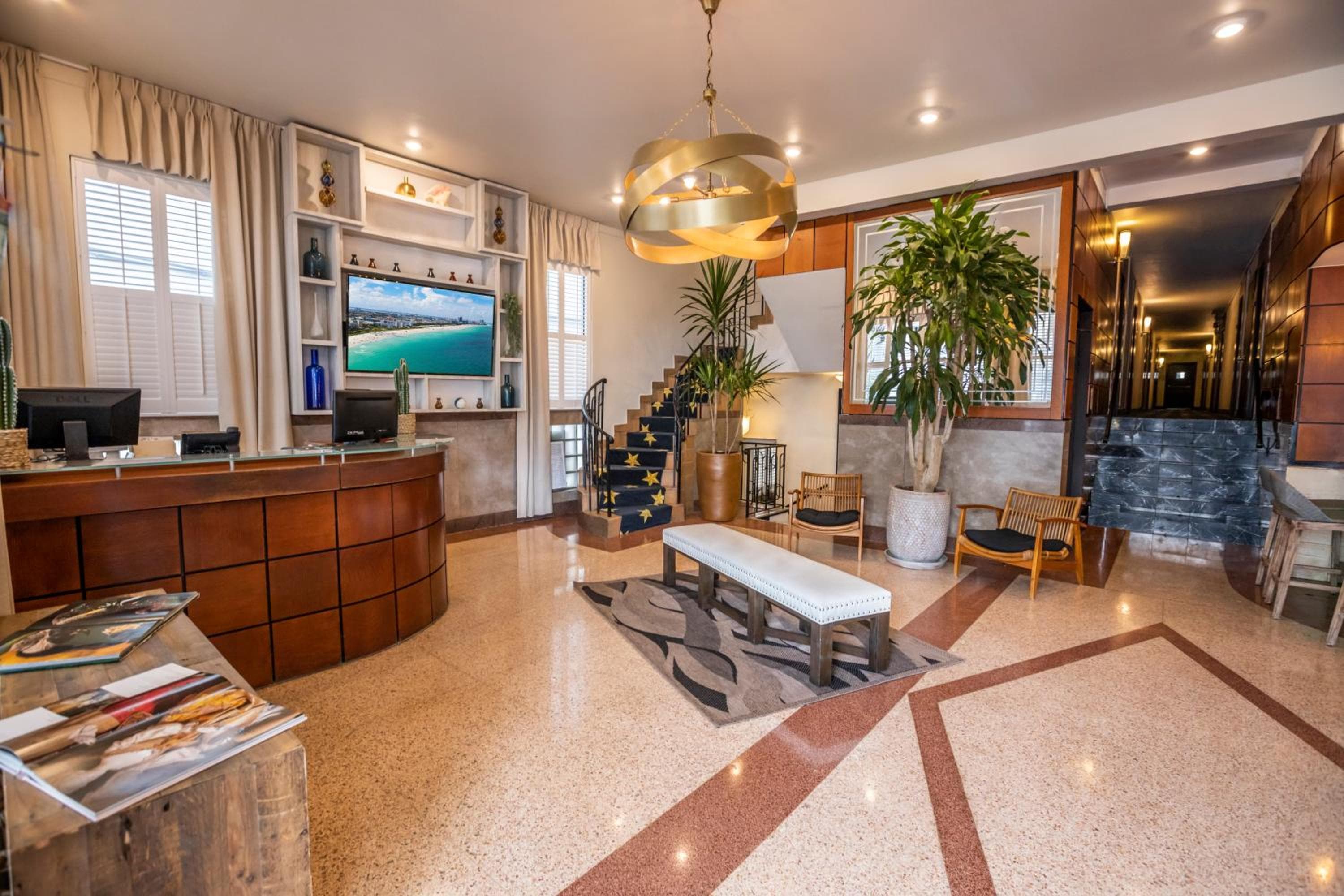 Chesterfield Hotel & Suites