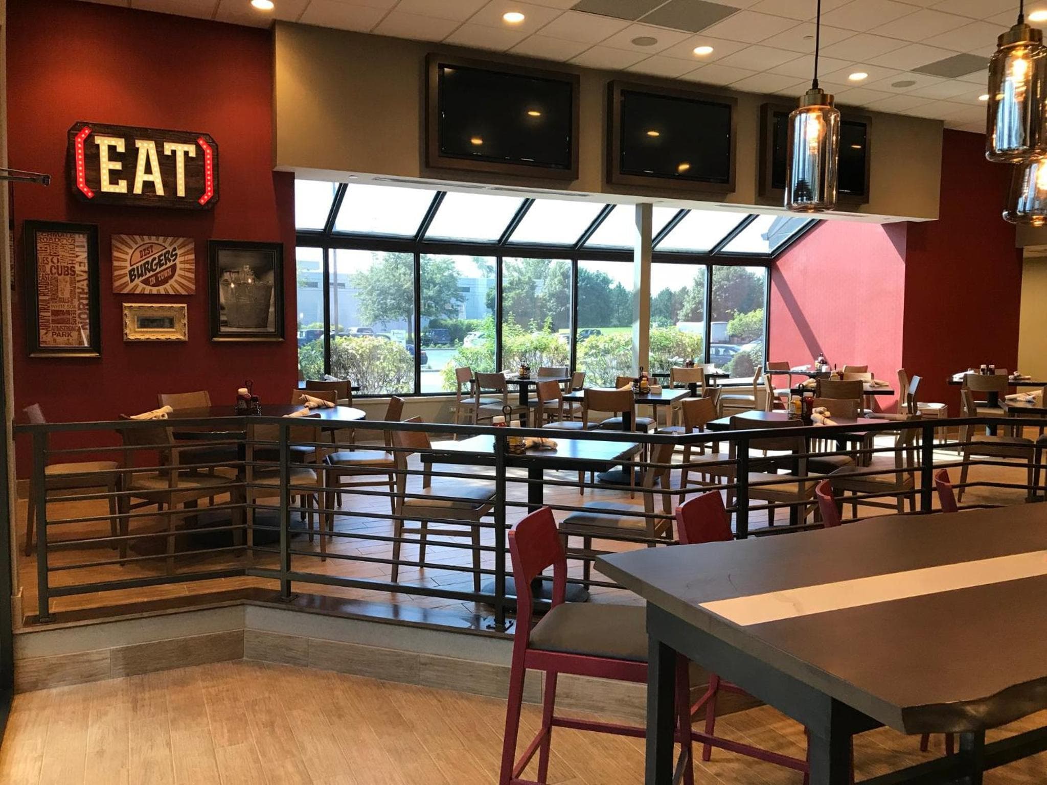 Holiday Inn & Suites Chicago-Carol Stream Wheaton, an IHG Hotel