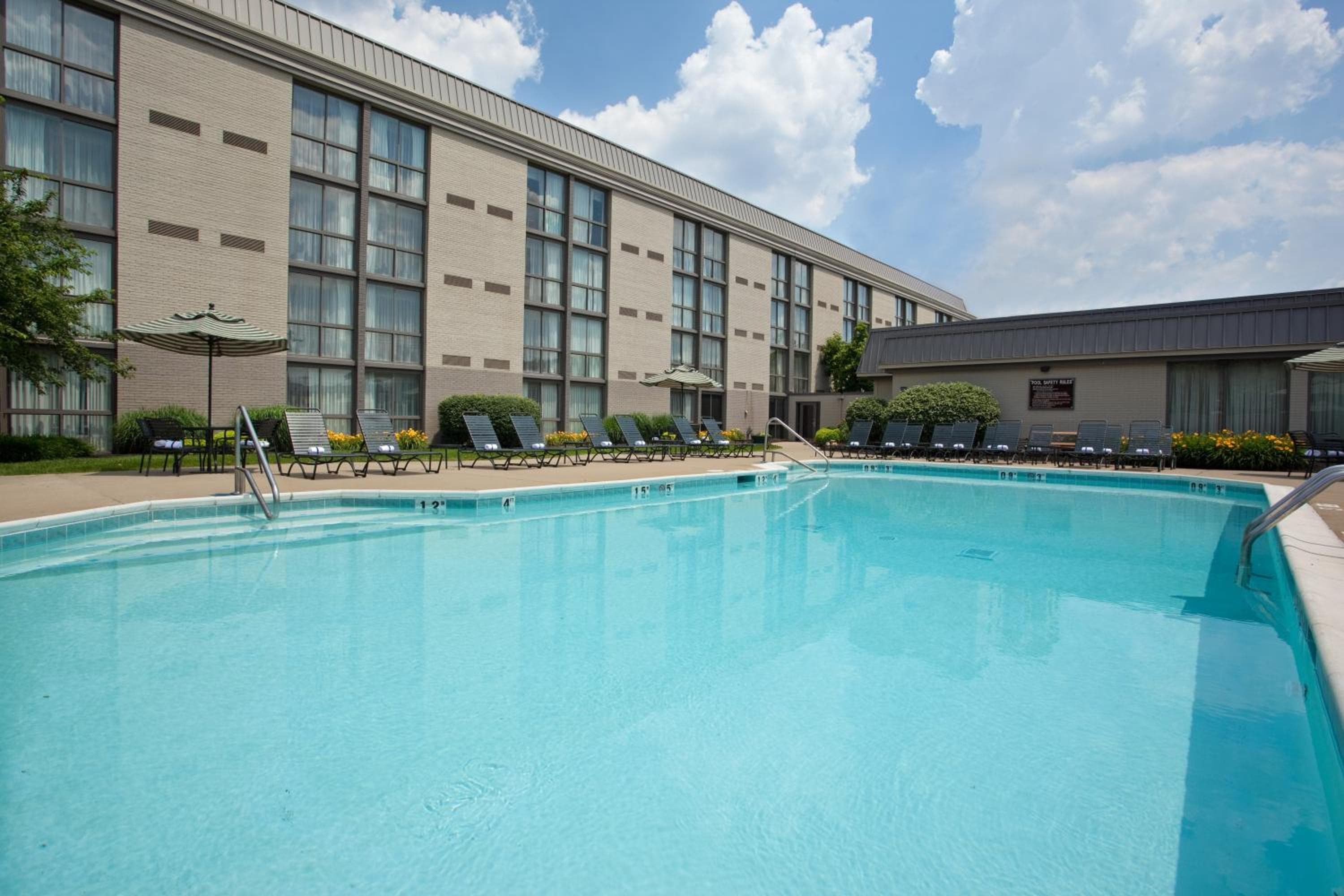 Holiday Inn Cincinnati-Riverfront by IHG