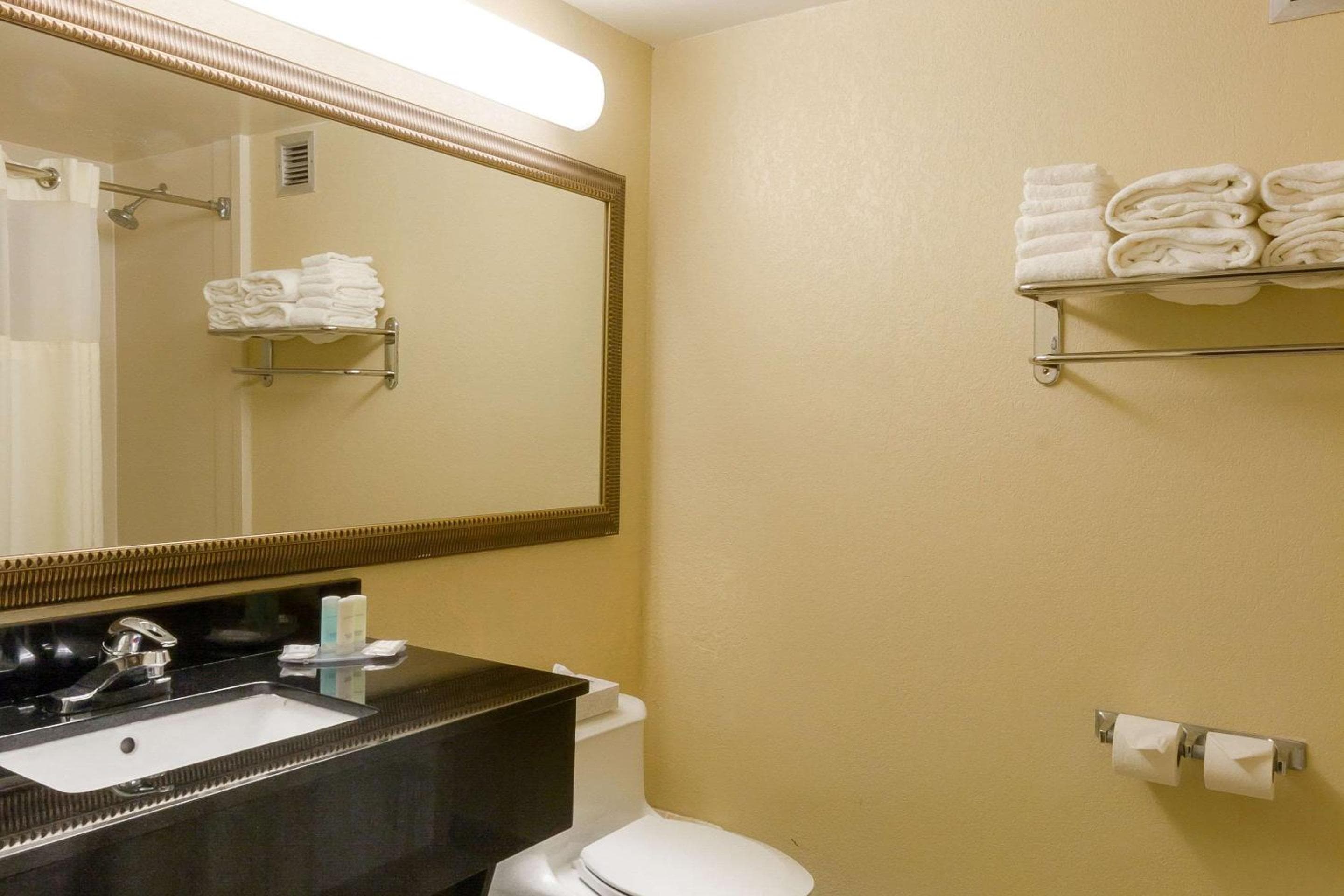 Clarion Inn & Suites Miami International Airport