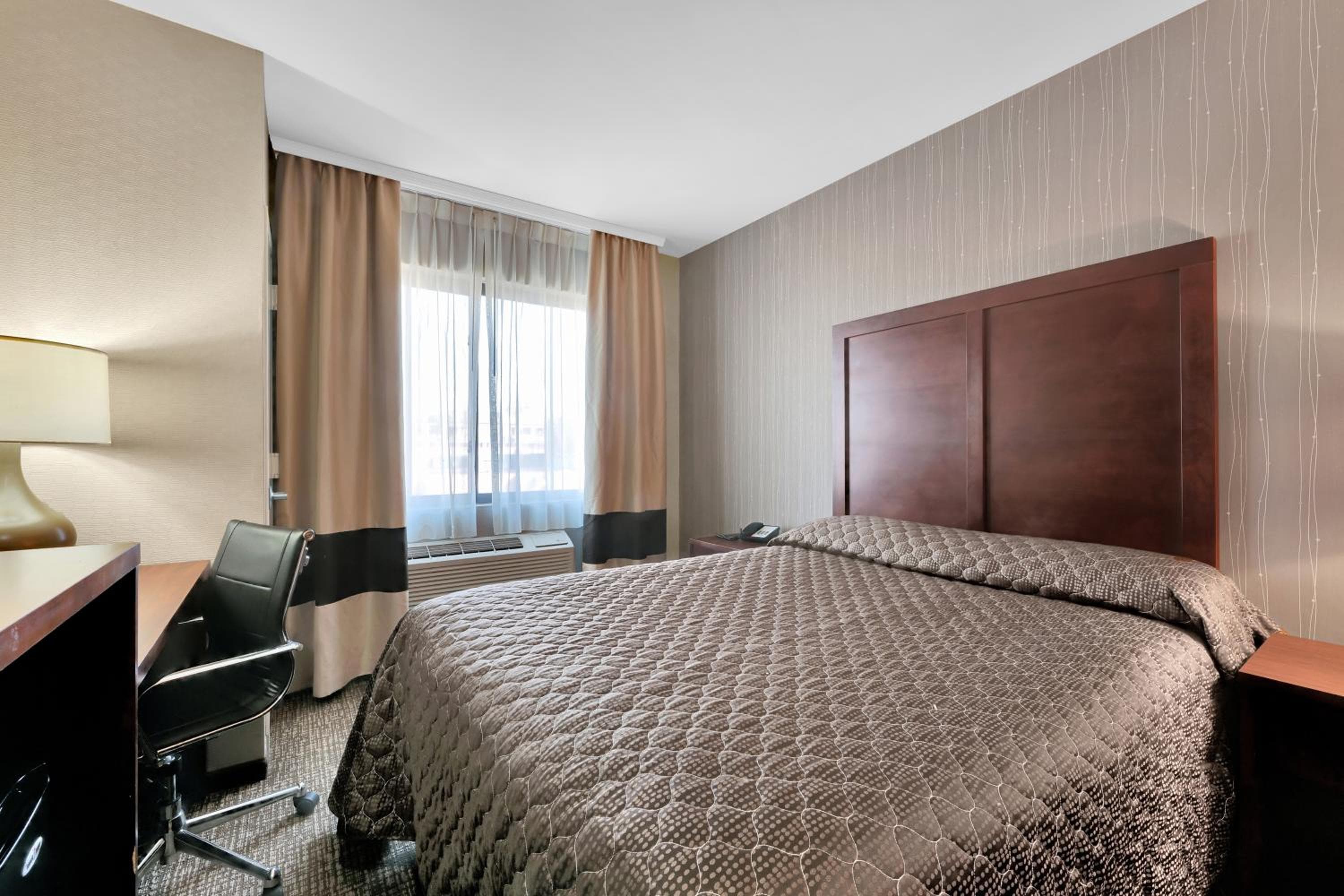 Hotel Pergola Jamaica JFK