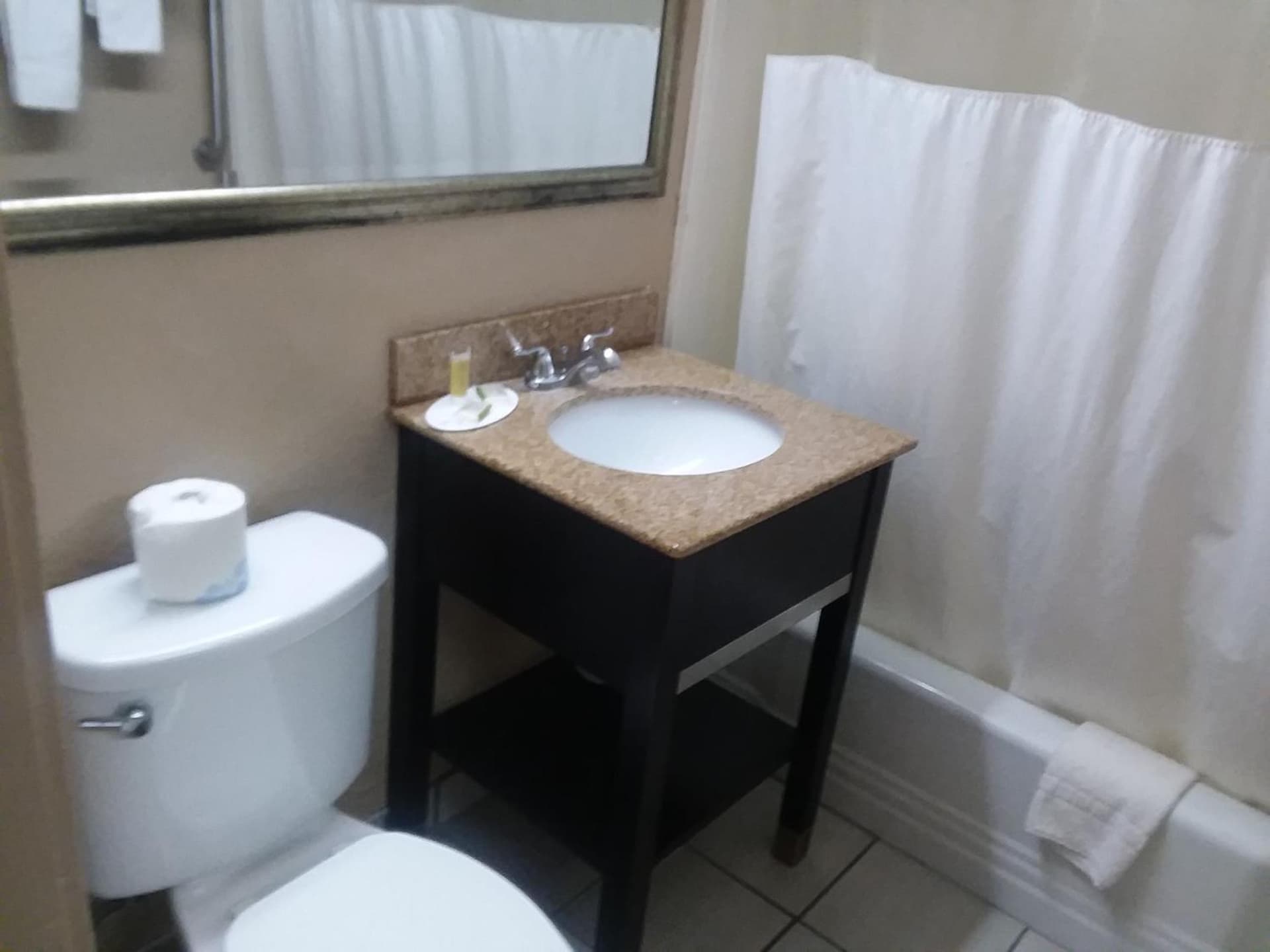 Howard Johnson by Wyndham Historic Lake Charles