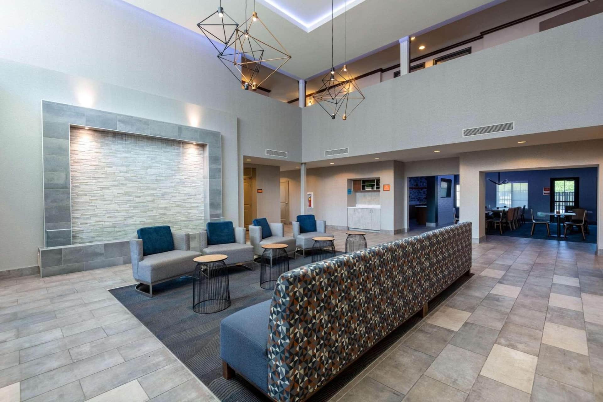 La Quinta Inn & Suites by Wyndham Las Vegas Airport South