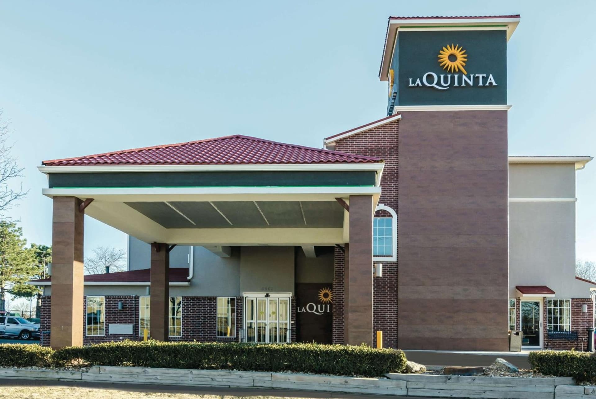La Quinta Inn & Suites by Wyndham Kansas City Airport