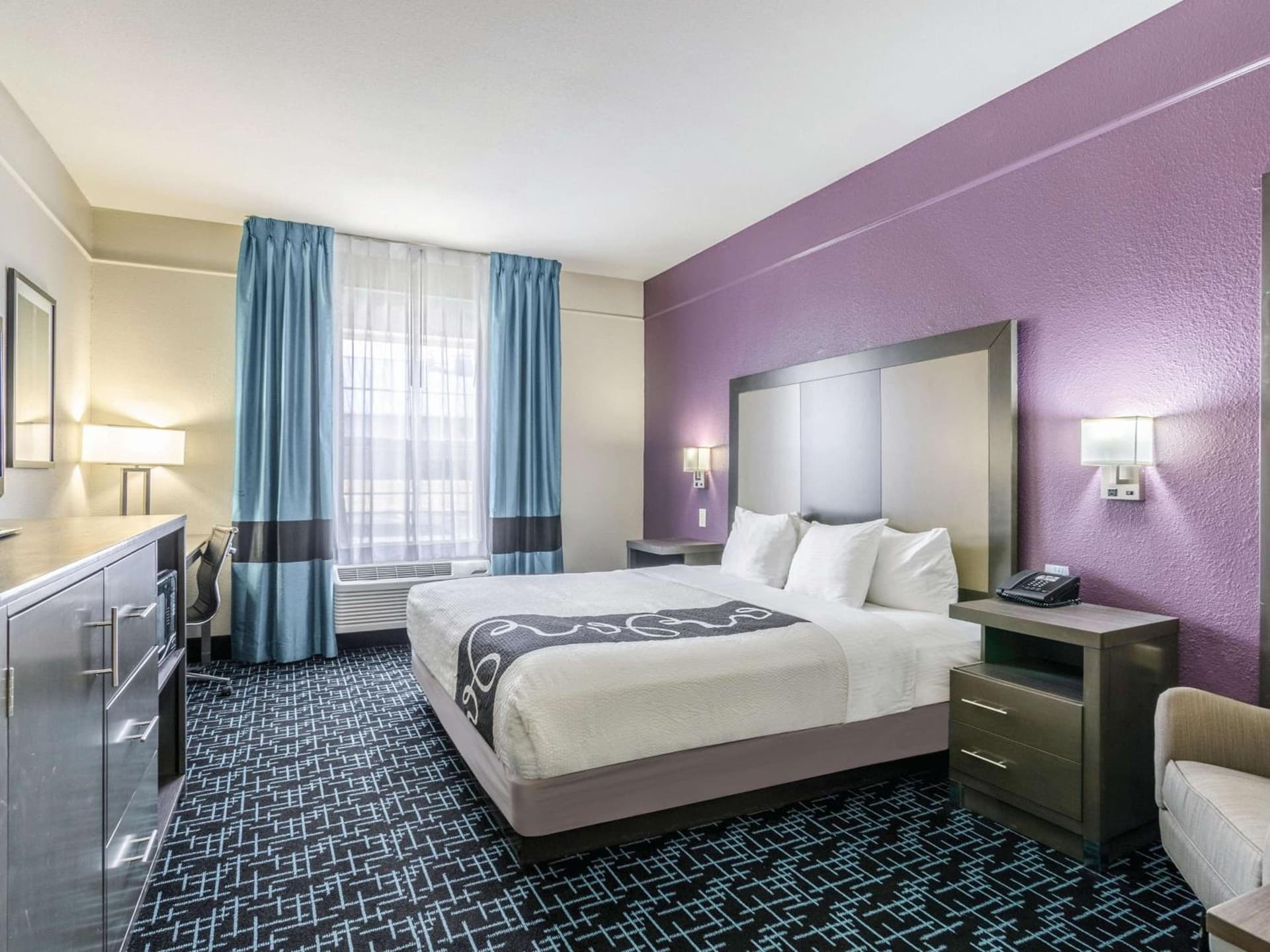 La Quinta Inn & Suites by Wyndham Kansas City Airport