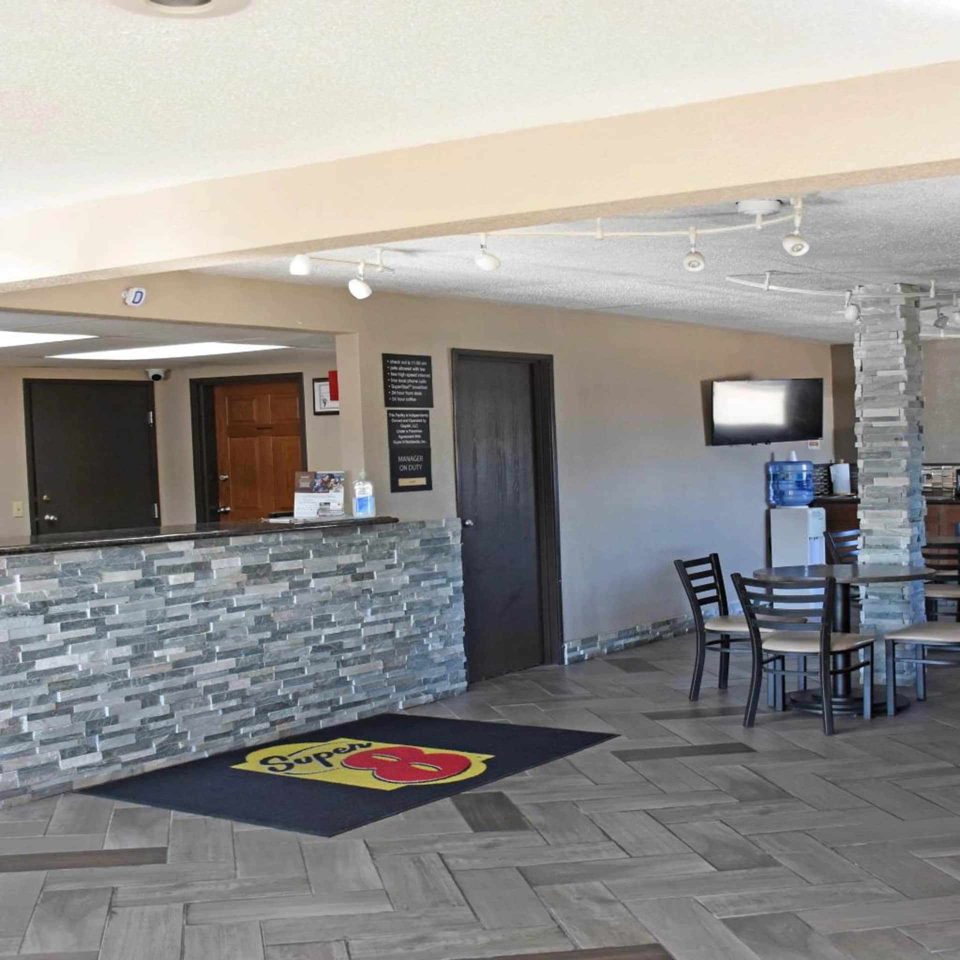 Super 8 by Wyndham Fort Madison