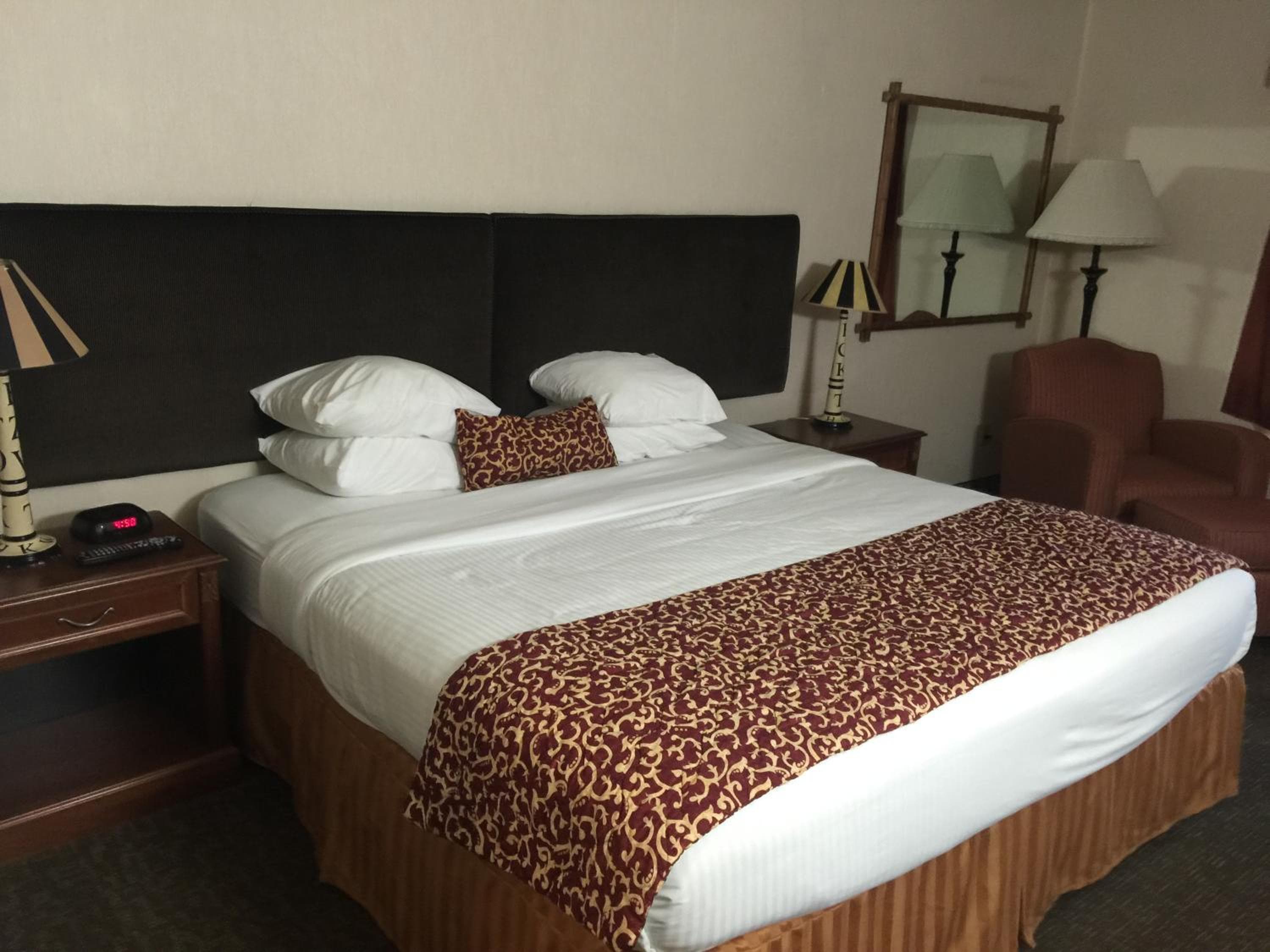 Ramada by Wyndham Barstow