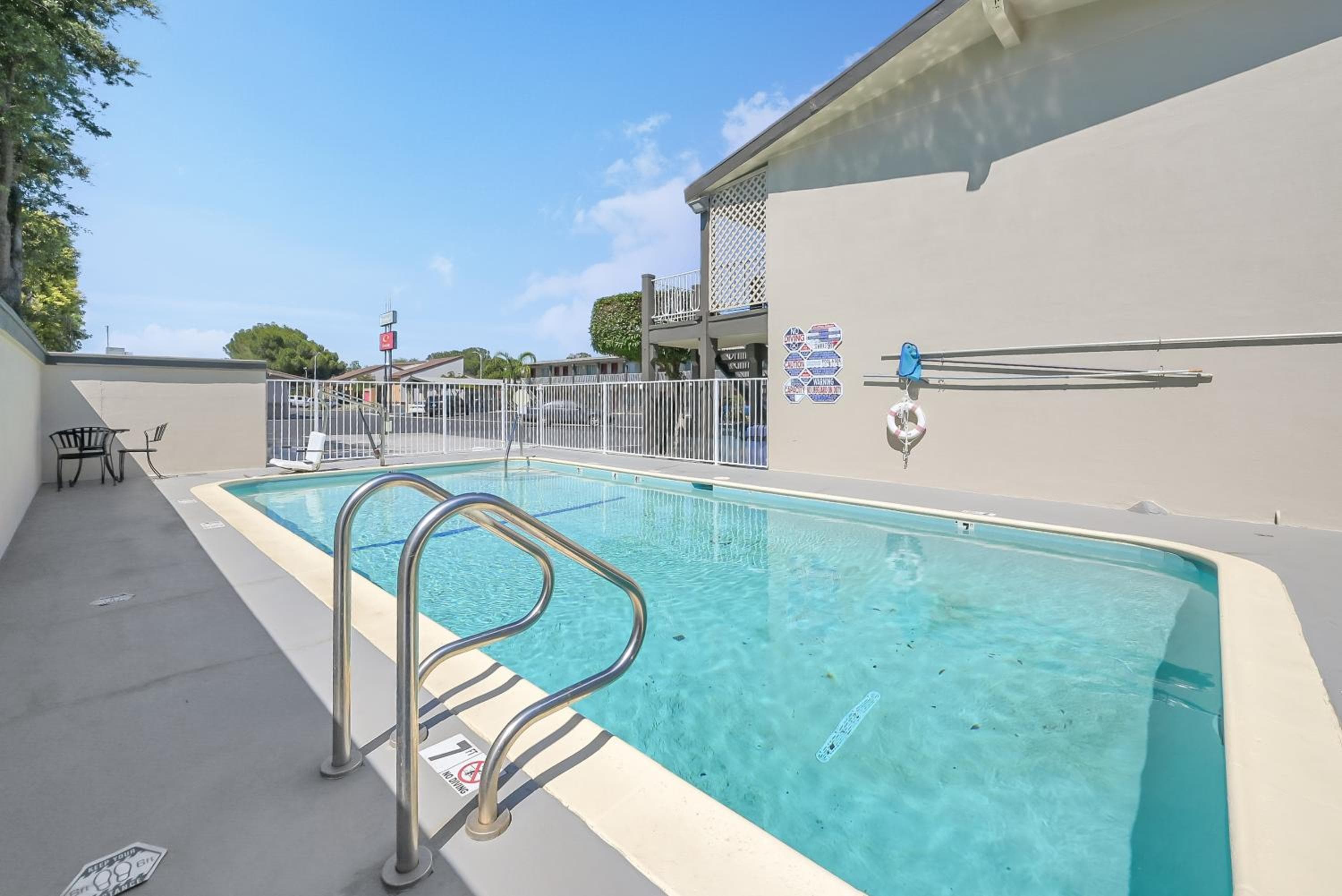 Econo Lodge Woodland near I-5