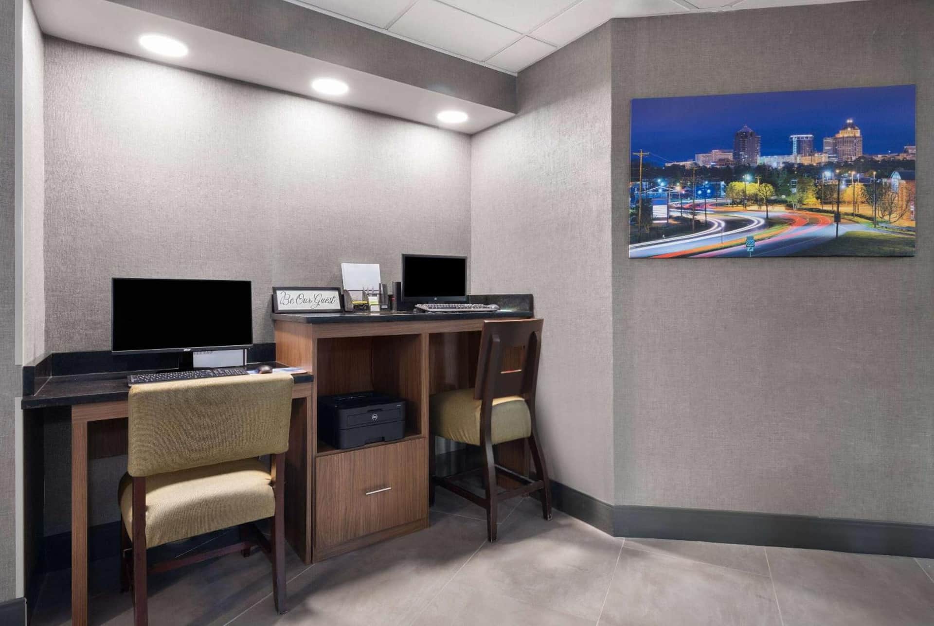 La Quinta Inn & Suites by Wyndham Greensboro NC