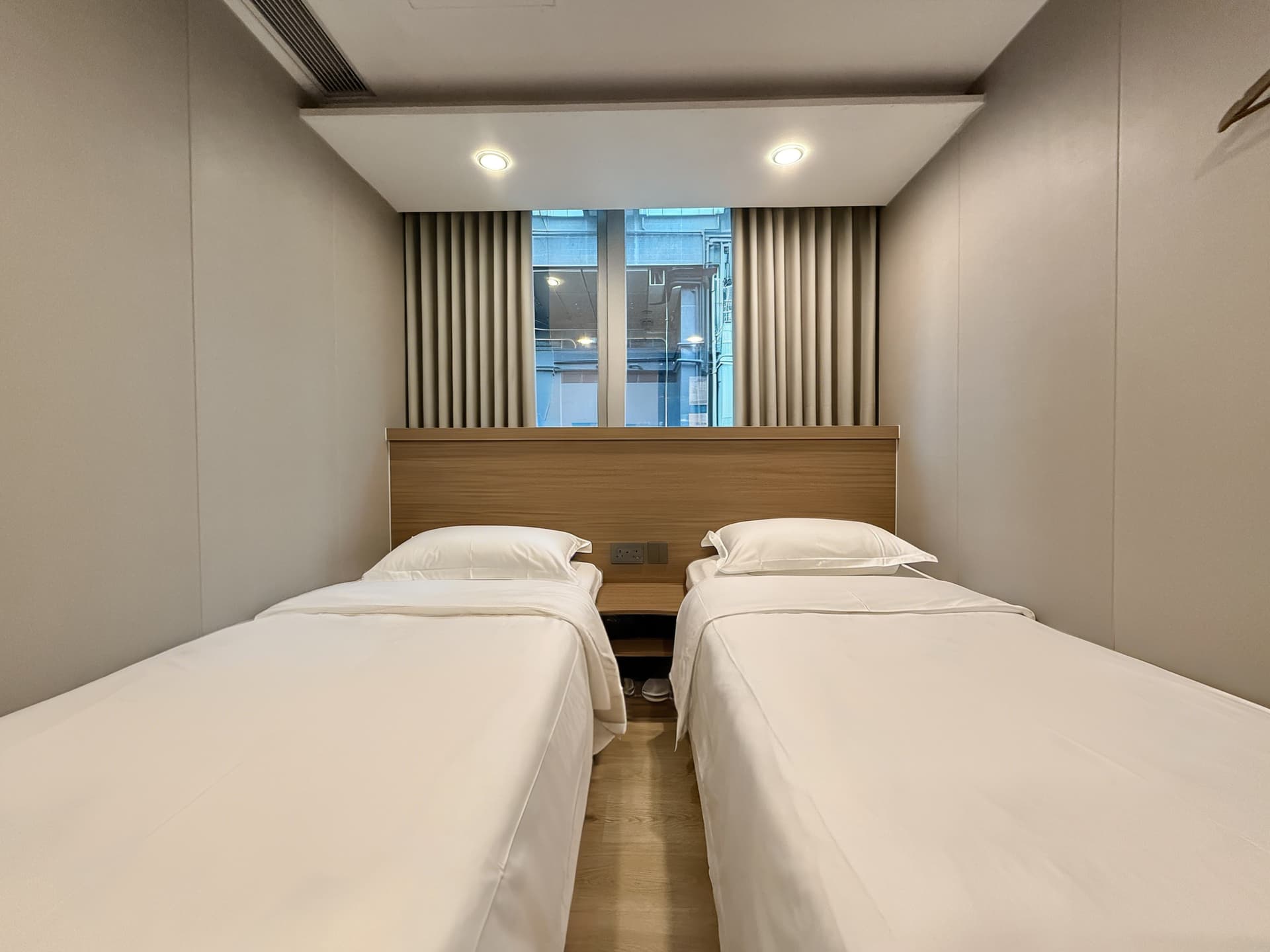 逸林酒店 ( Noble Park Hotel managed by New Wisdom Management Ltd )