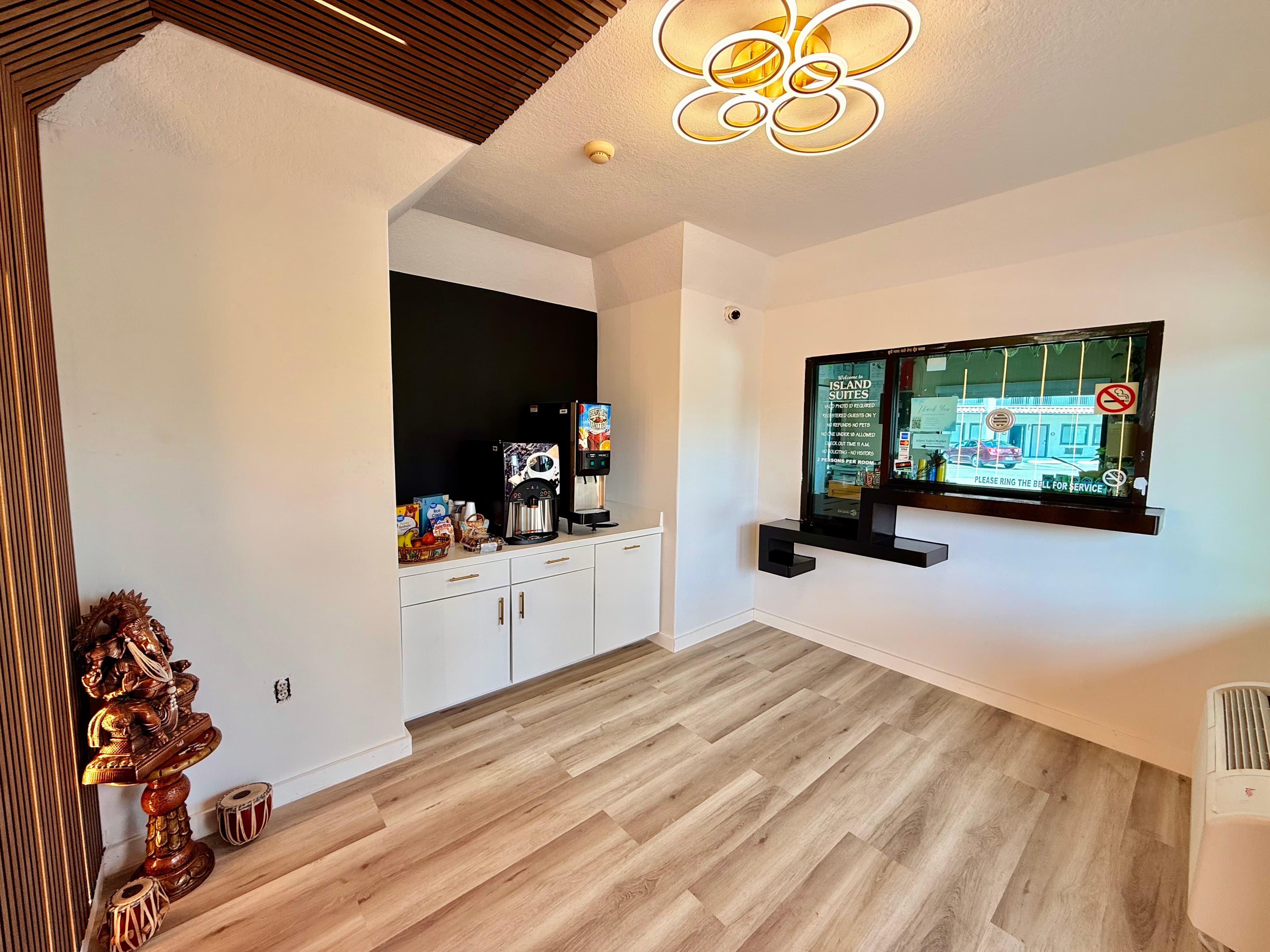 Island Suites Hobby Airport