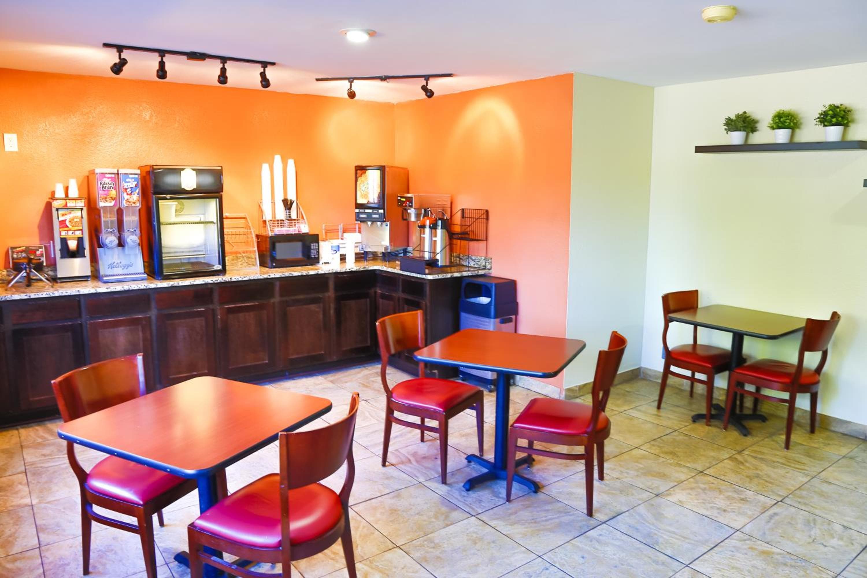 Super 8 by Wyndham Charlotte University