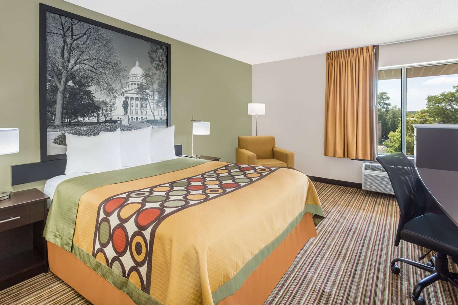Super 8 by Wyndham Madison South