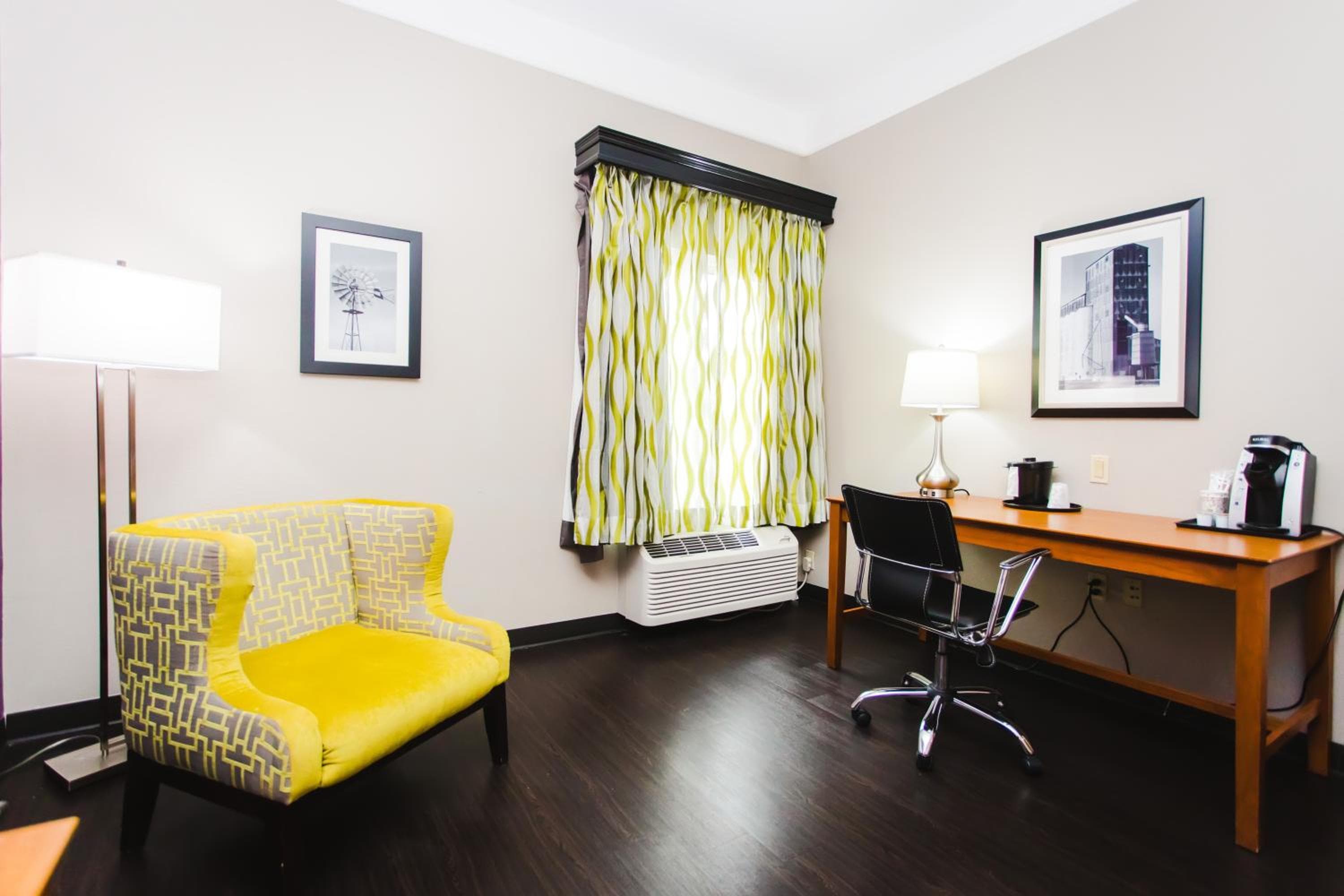 Palacio Royale Inn Signature