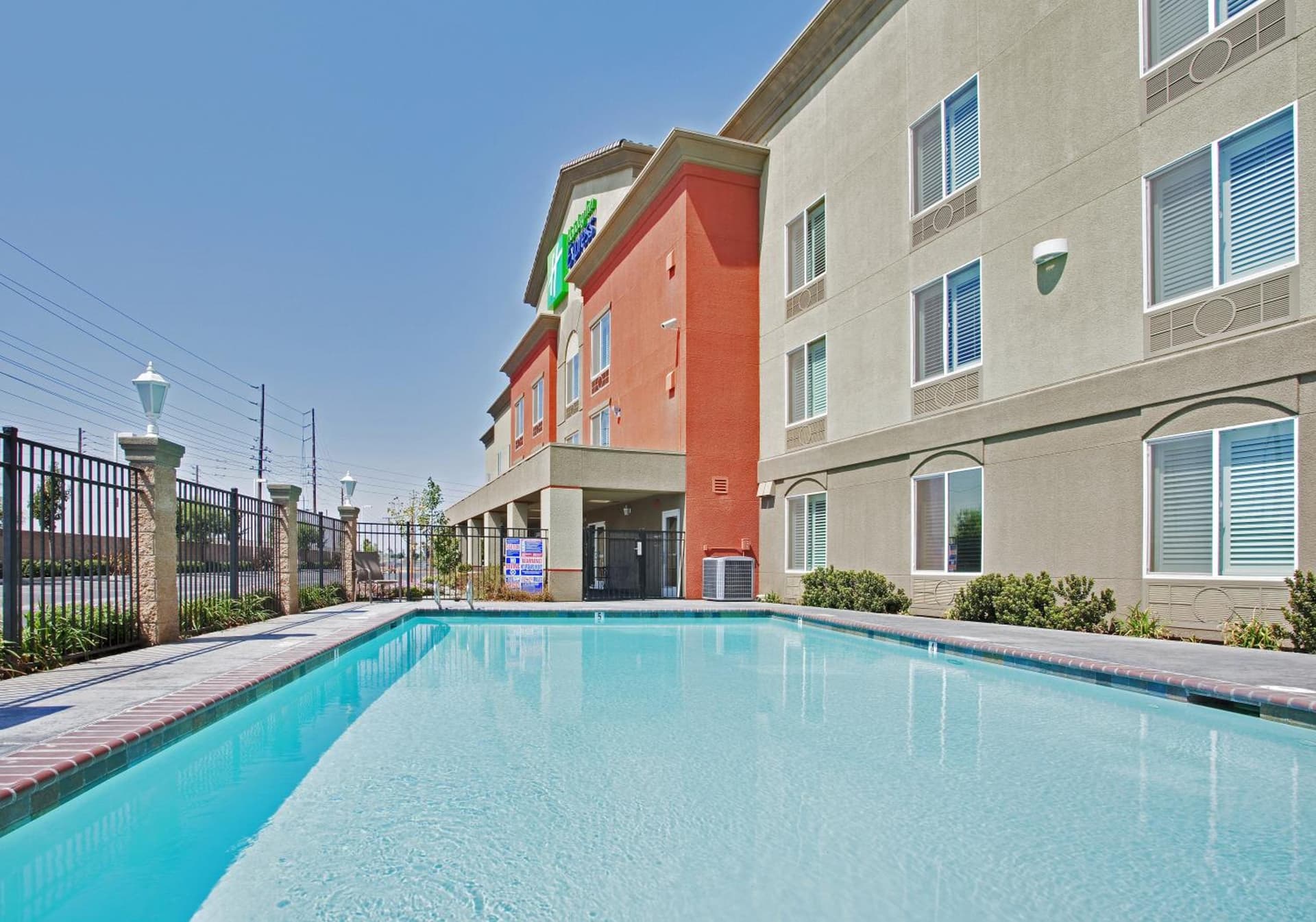 Holiday Inn Express & Suites Modesto
