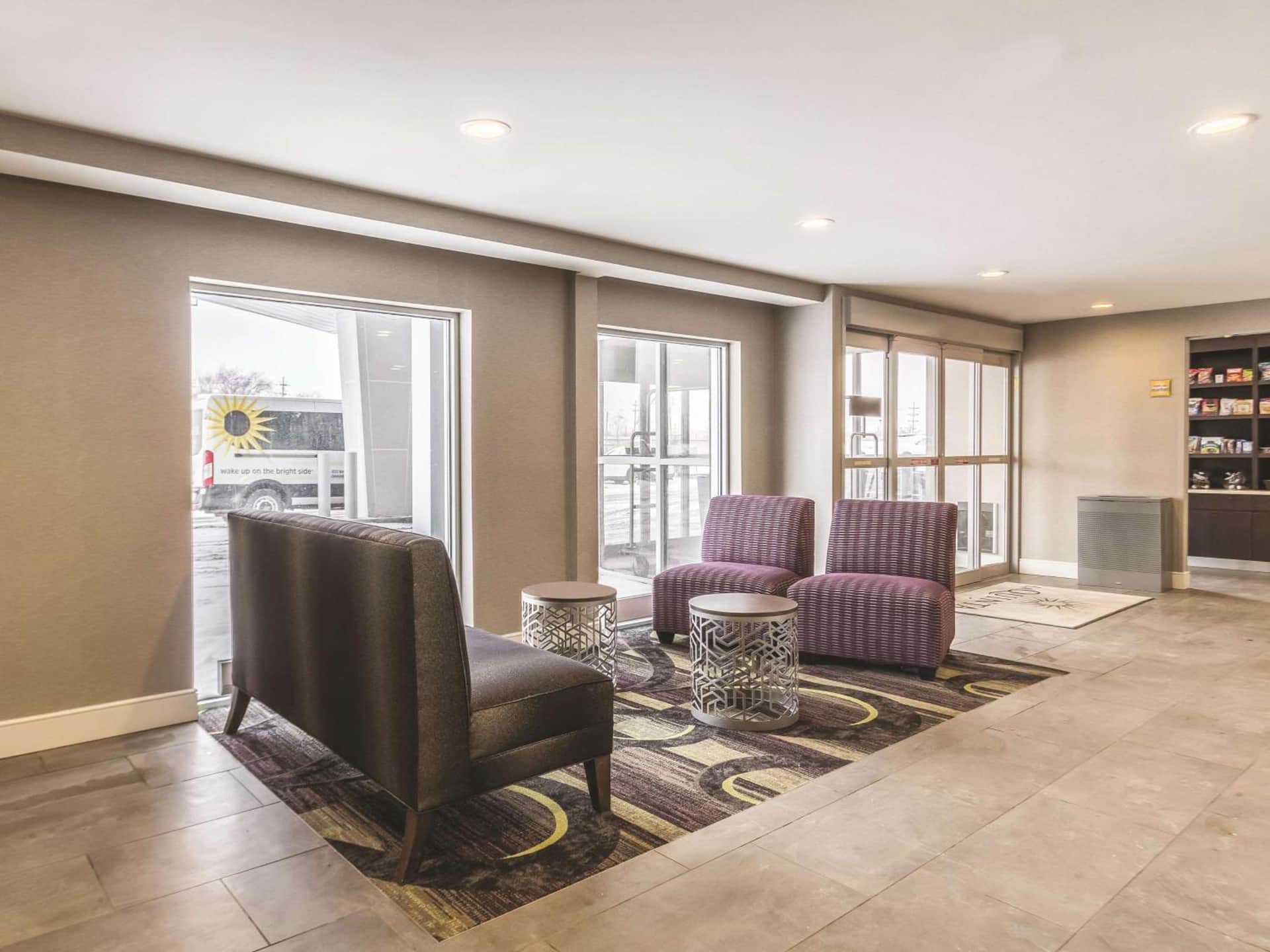 La Quinta Inn & Suites by Wyndham Cleveland - Airport North