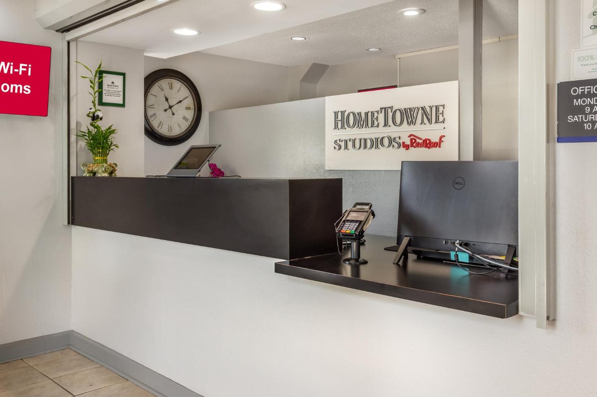 HomeTowne Studios & Suites by Red Roof Greensboro