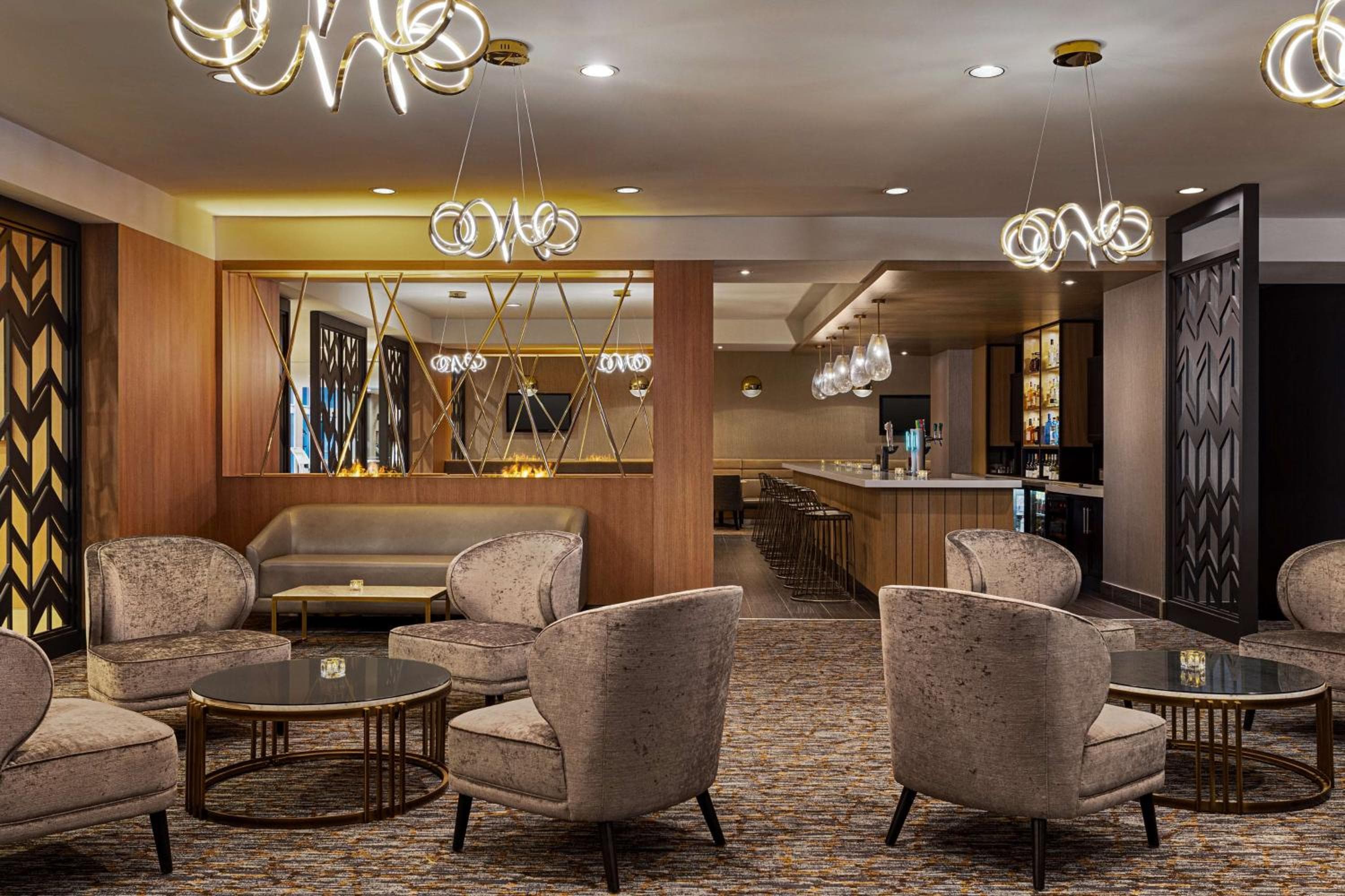 DoubleTree by Hilton Pointe Claire Montreal Airport West