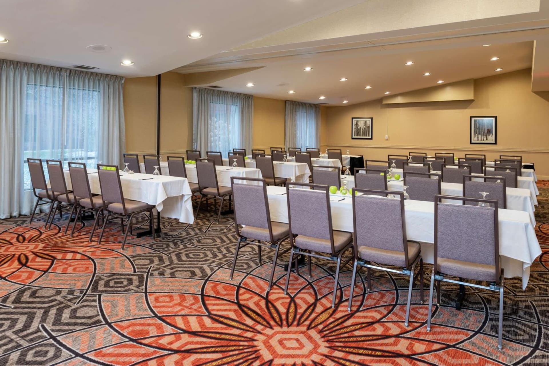 DoubleTree by Hilton Hotel Grand Rapids Airport