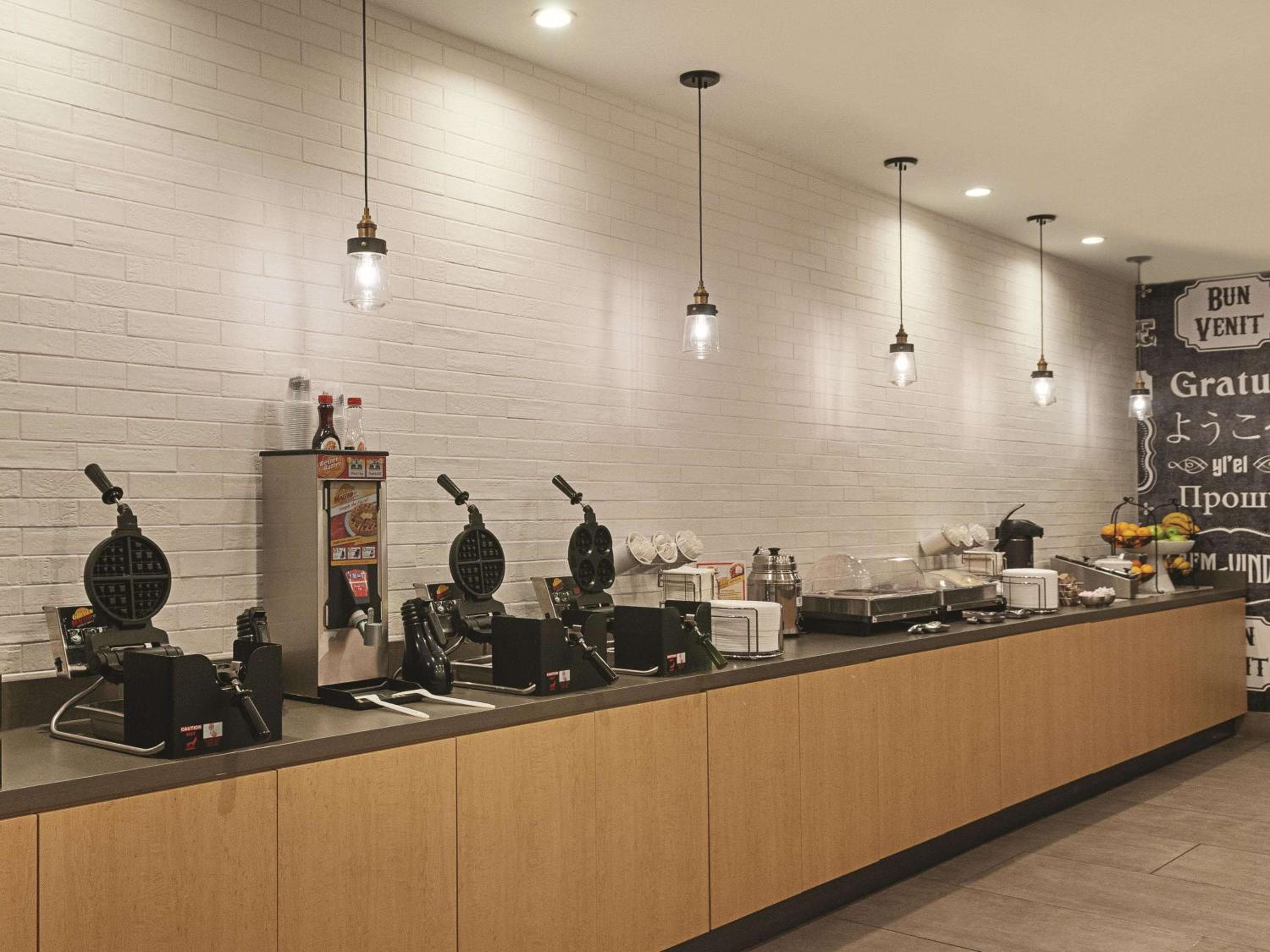 La Quinta Inn & Suites by Wyndham New Orleans Downtown