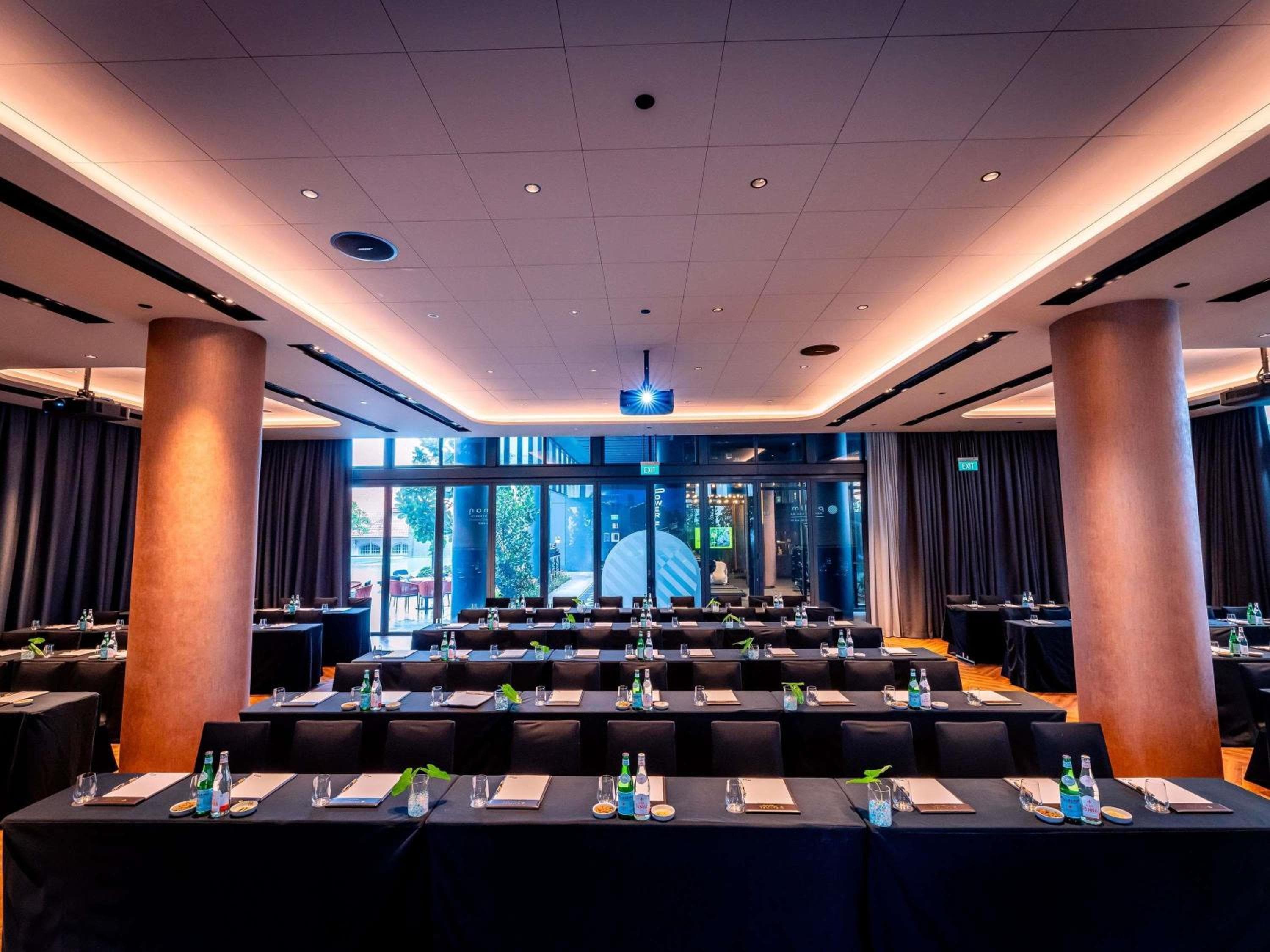 Pullman Singapore Hill Street