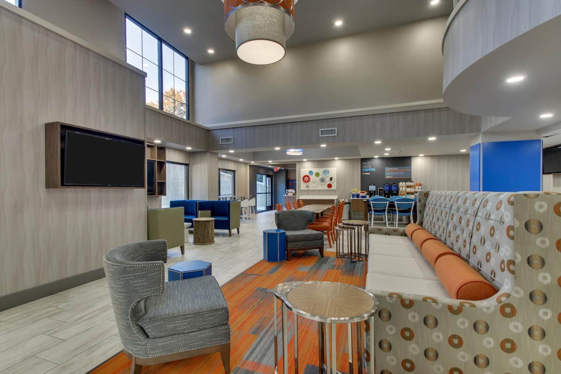 Holiday Inn Express & Suites Atlanta Perimeter Mall Hotel by IHG