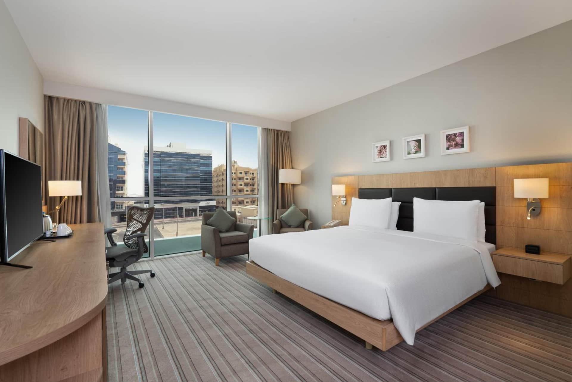 Hilton Garden Inn Dubai, Mall Avenue