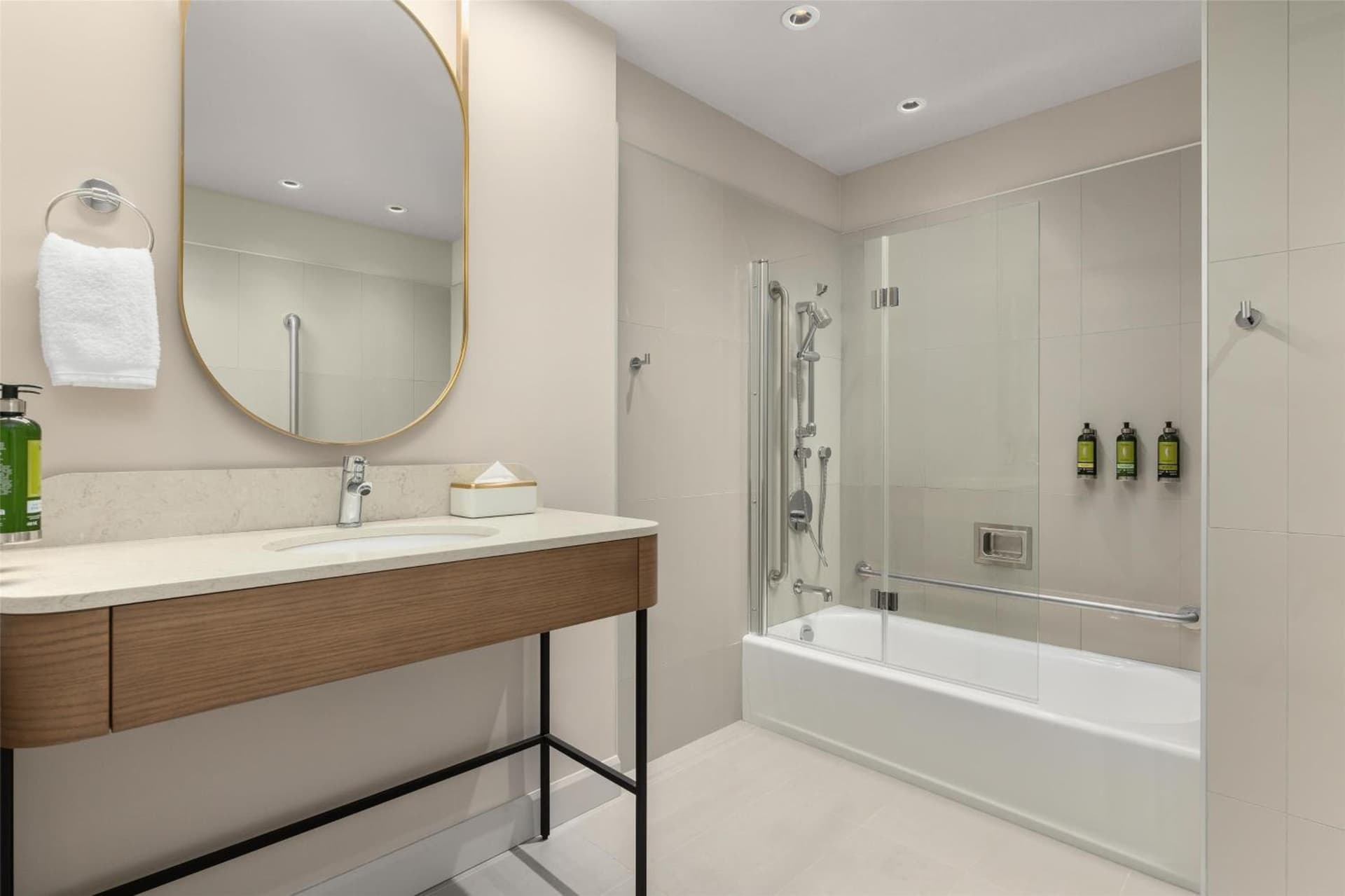 Hotel Railwayparc Montreal, Tapestry Collection by Hilton