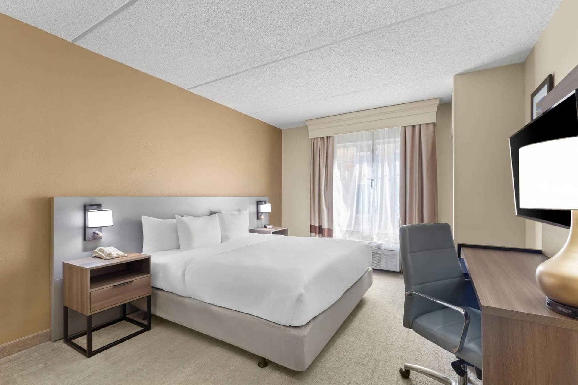 Comfort Suites Near Universal Orlando Resort