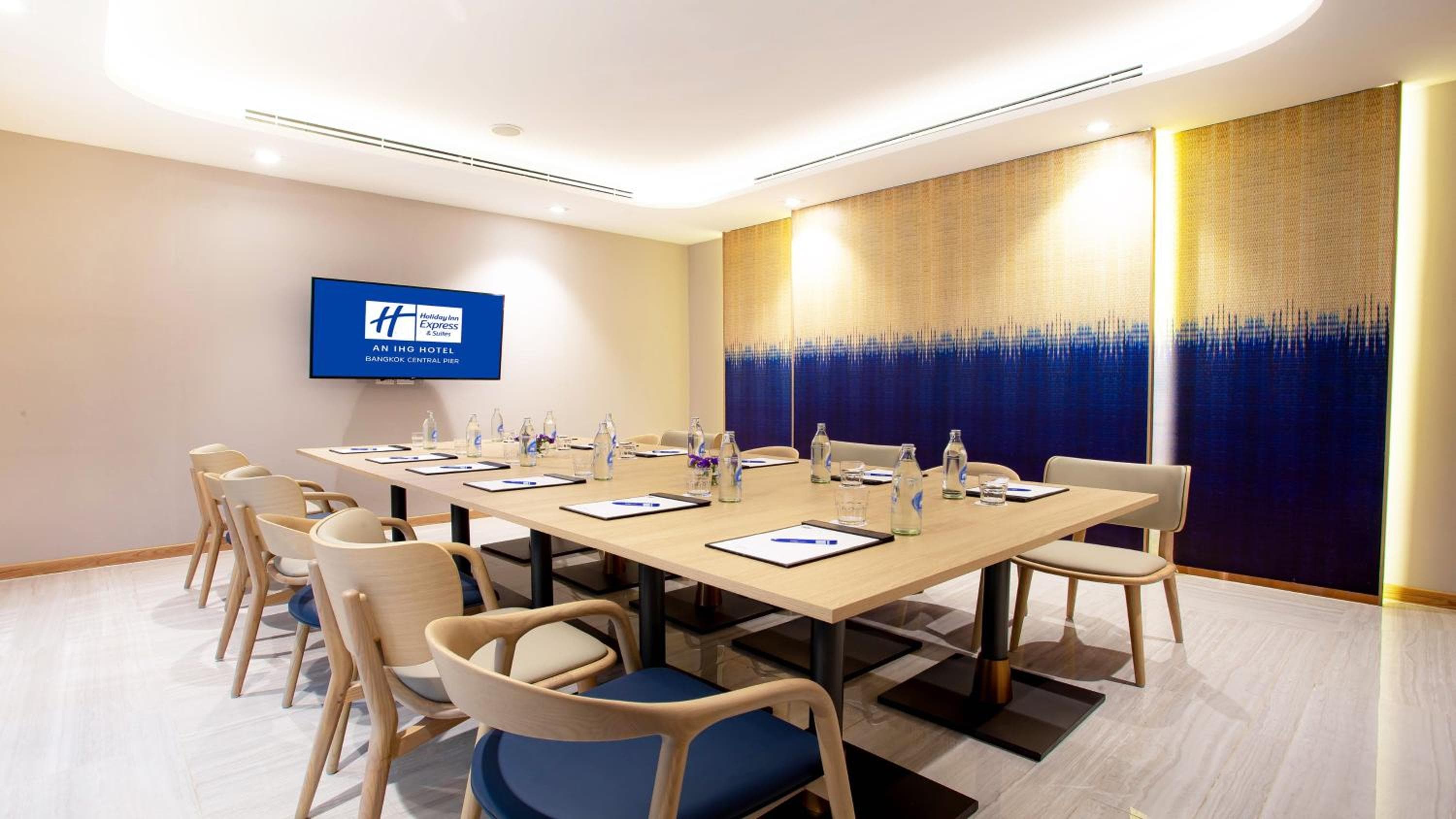 Holiday Inn Express & Suites Bangkok Central Pier by IHG