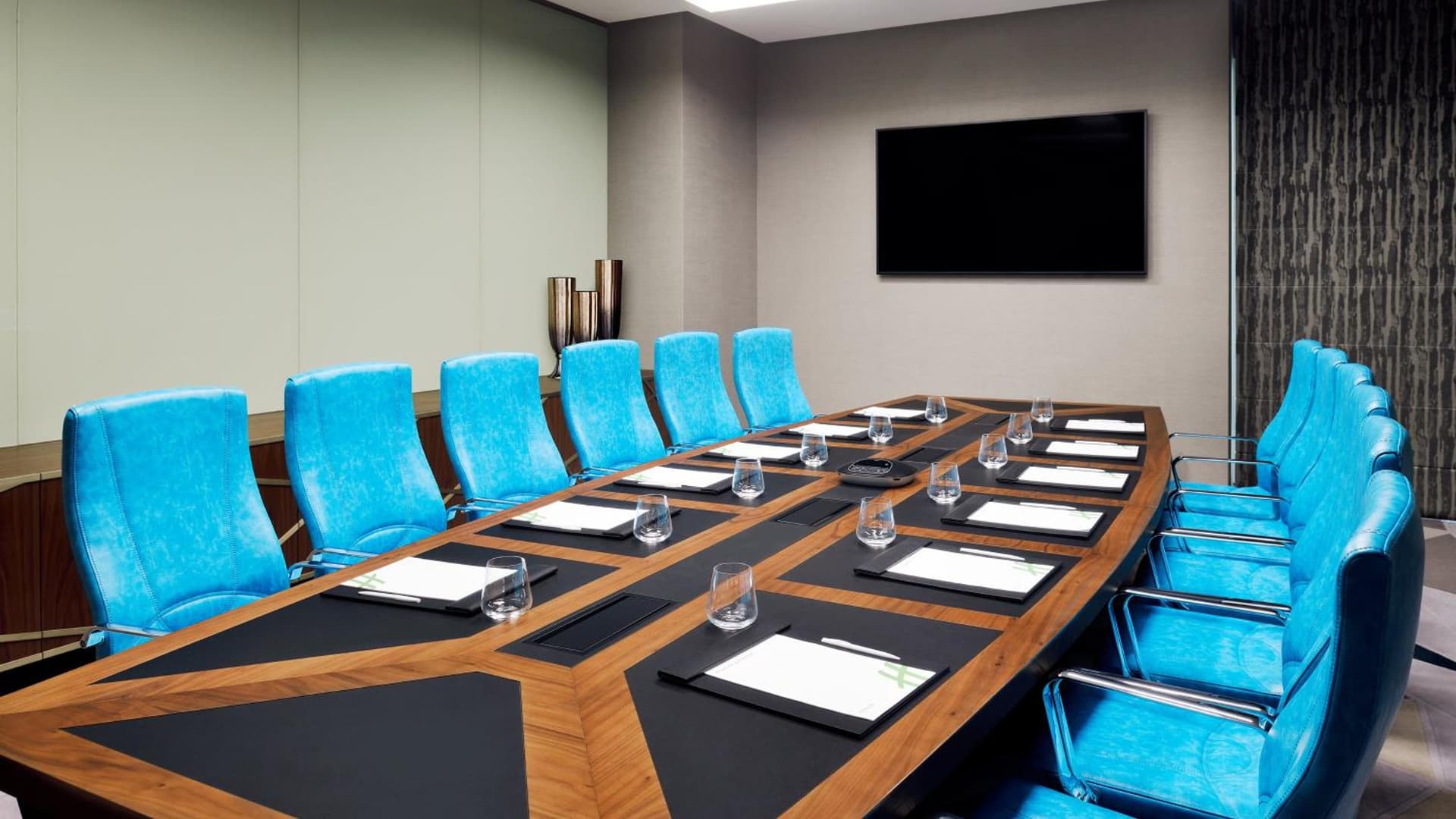 Holiday Inn Dubai Al-Maktoum Airport by IHG